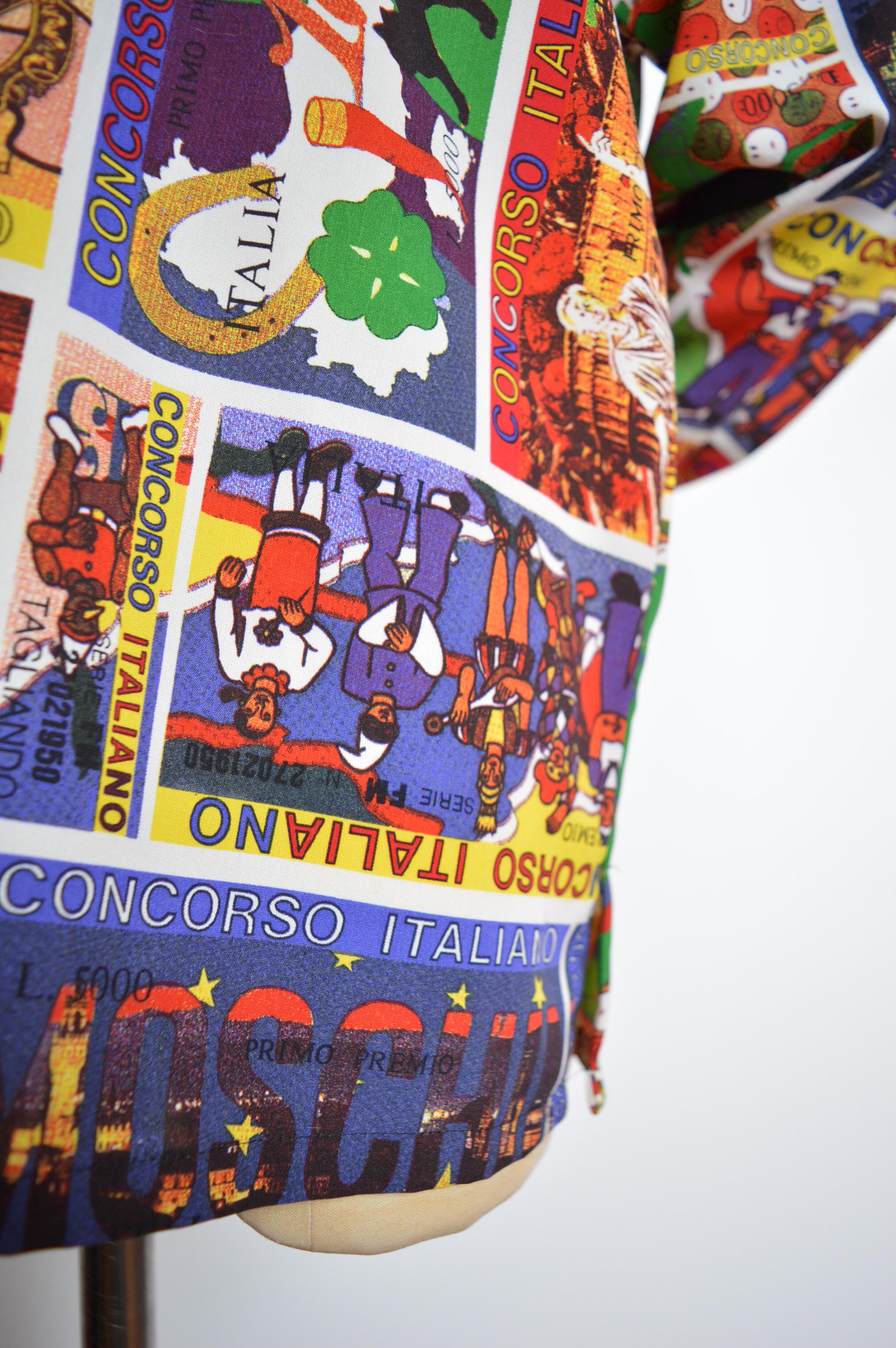 Moschino Concorso Italienisch 1990s Loud Bunte Postkarte Ticket drucken Shirt im Angebot 5
