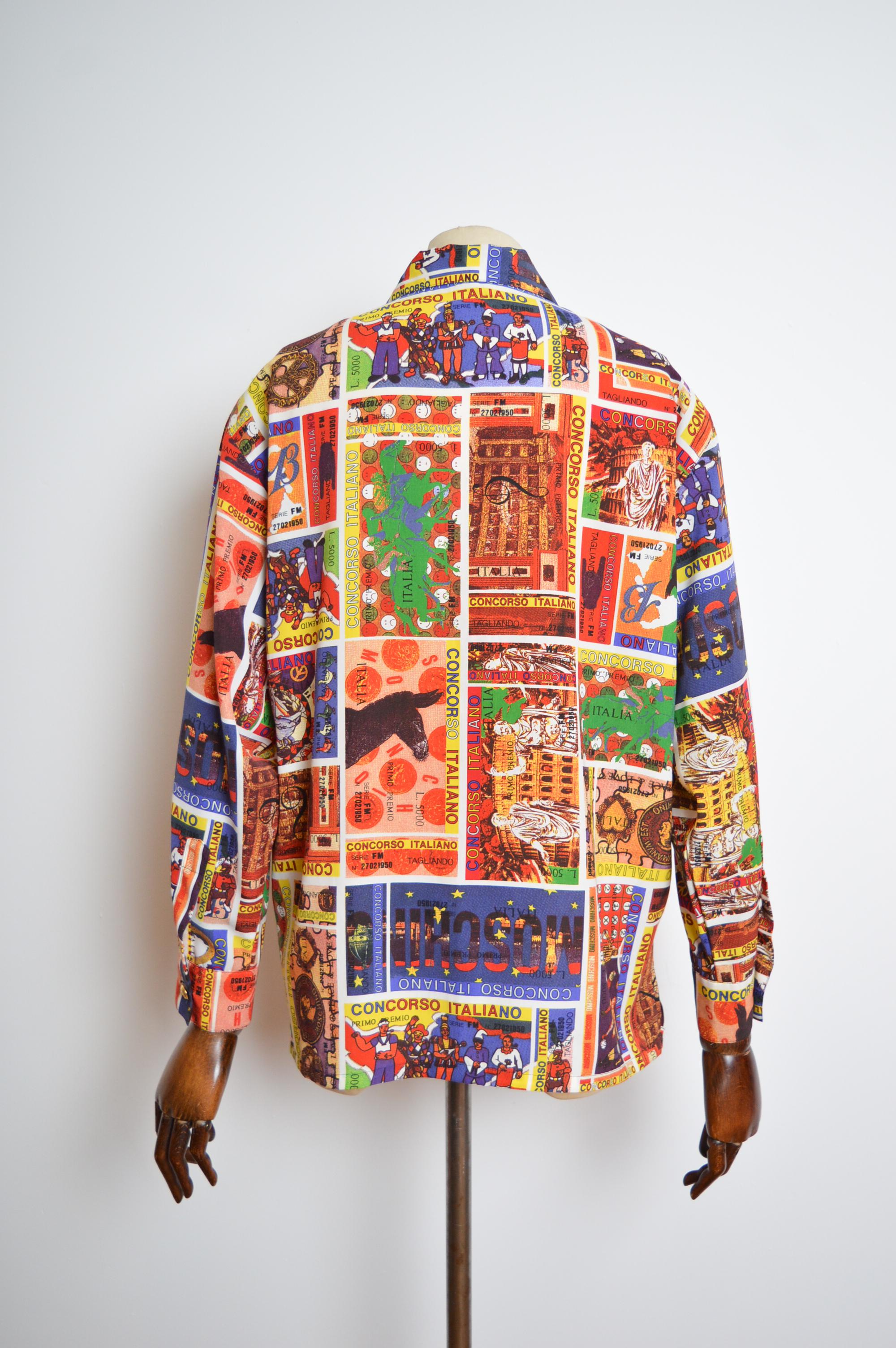 Moschino Concorso Italienisch 1990s Loud Bunte Postkarte Ticket drucken Shirt Damen im Angebot