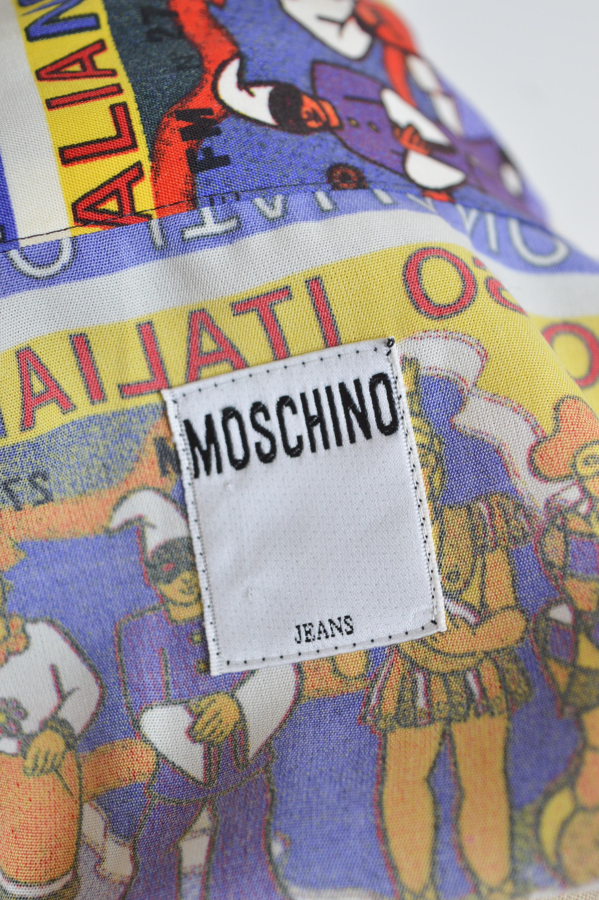 Moschino Concorso Italienisch 1990s Loud Bunte Postkarte Ticket drucken Shirt im Angebot 1