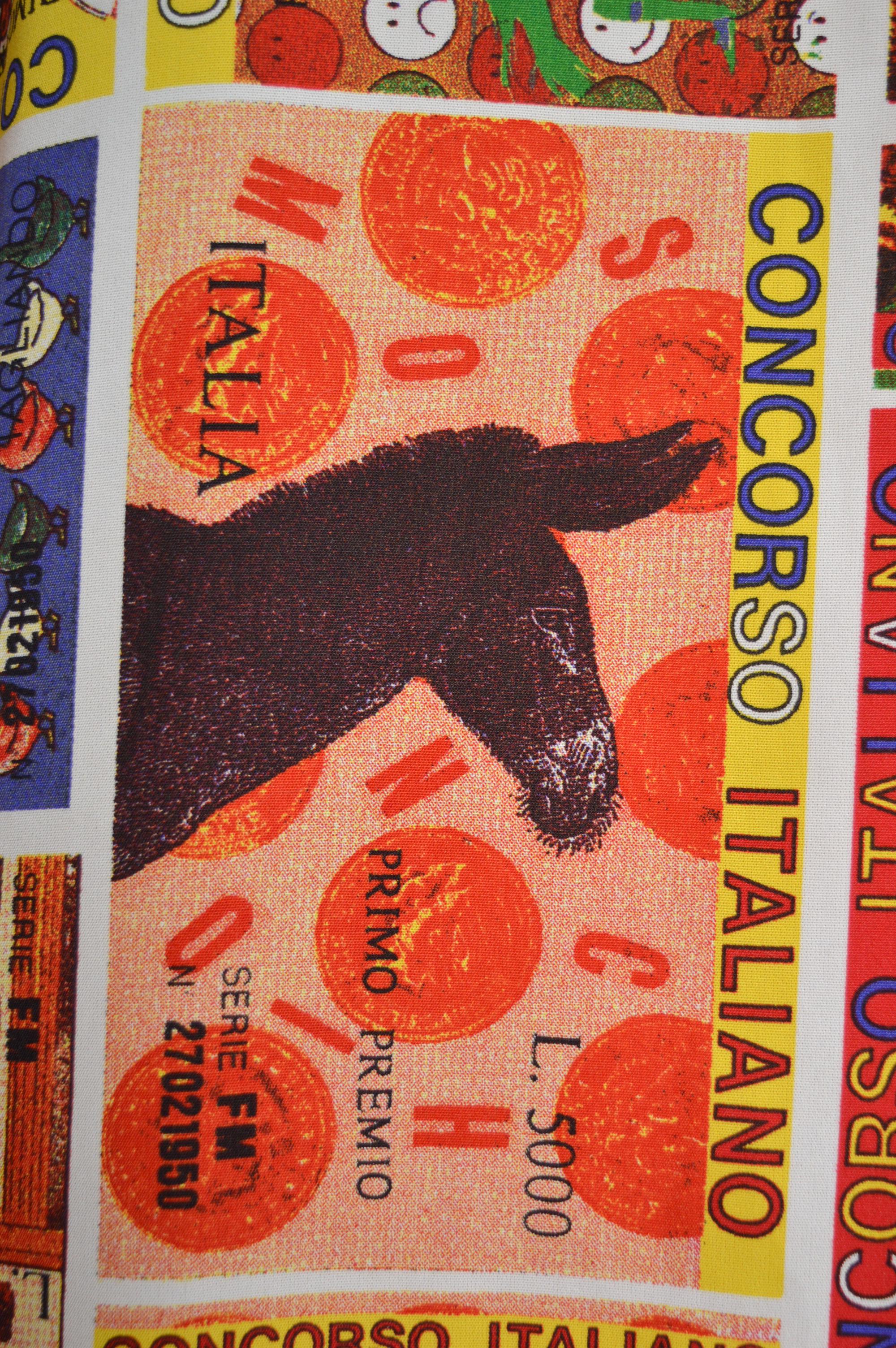 Moschino Concorso Italienisch 1990s Loud Bunte Postkarte Ticket drucken Shirt im Angebot 3