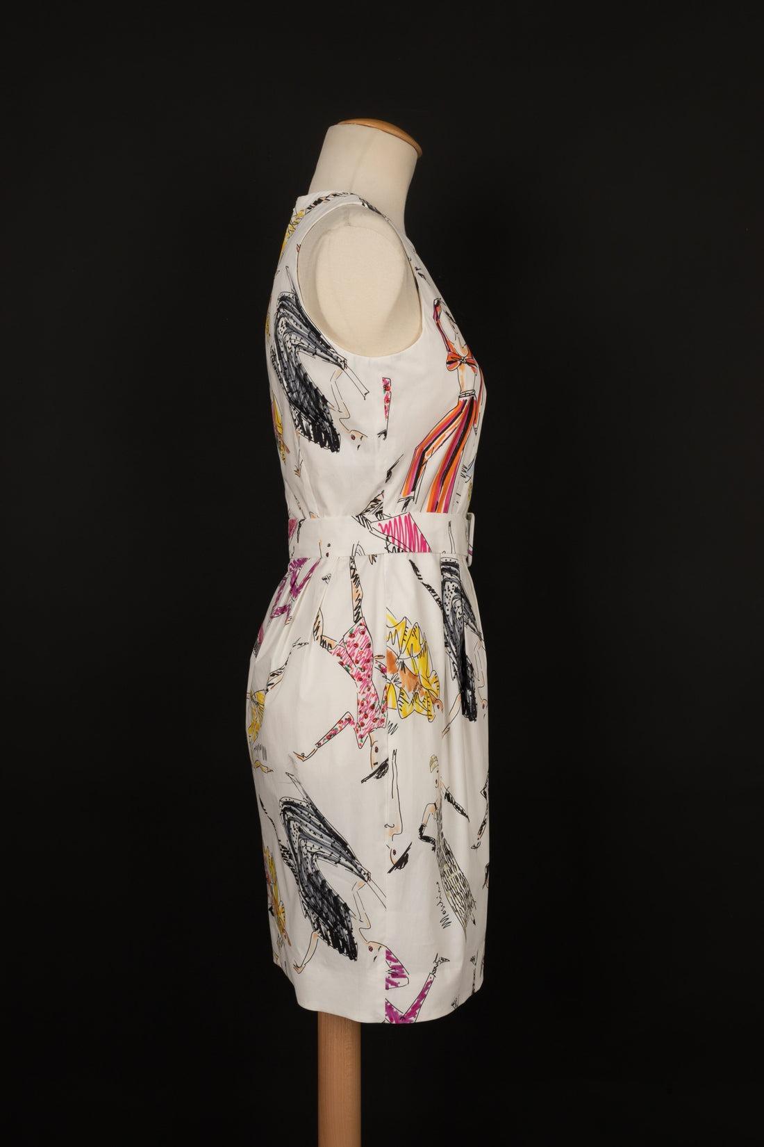 Moschino - (Made in Italy) Cotton dress printed with multicolored patterns on a white background. Indicated size 34FR. Spring/Summer 2019 Ready-To-Wear Collection.

Additional information:
Condition: Very good condition
Dimensions: Chest: 41 cm -