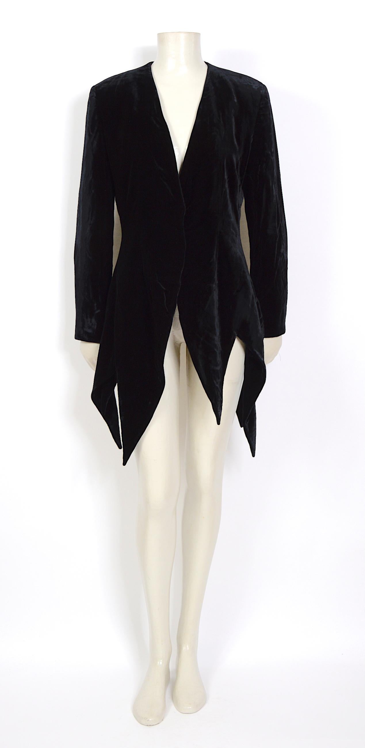 Moschino couture 1990s vintage black silk velvet which witch jacket In Excellent Condition For Sale In Antwerpen, Vlaams Gewest