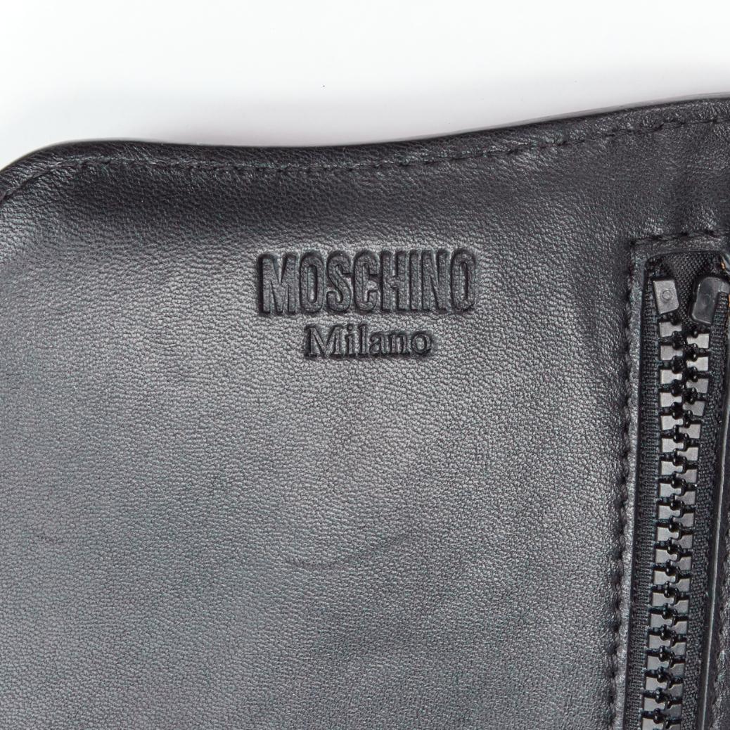 MOSCHINO COUTURE 2020 Runway Picasso peint à la main sac pochette XL en cuir blanc Pour femmes en vente