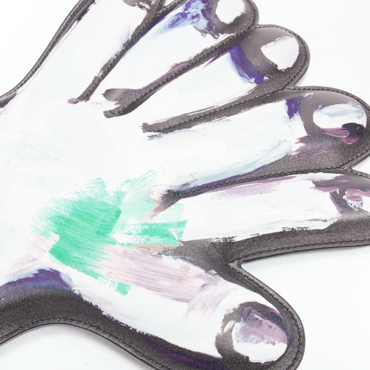 MOSCHINO COUTURE 2020 Runway Picasso peint à la main sac pochette XL en cuir blanc en vente 2
