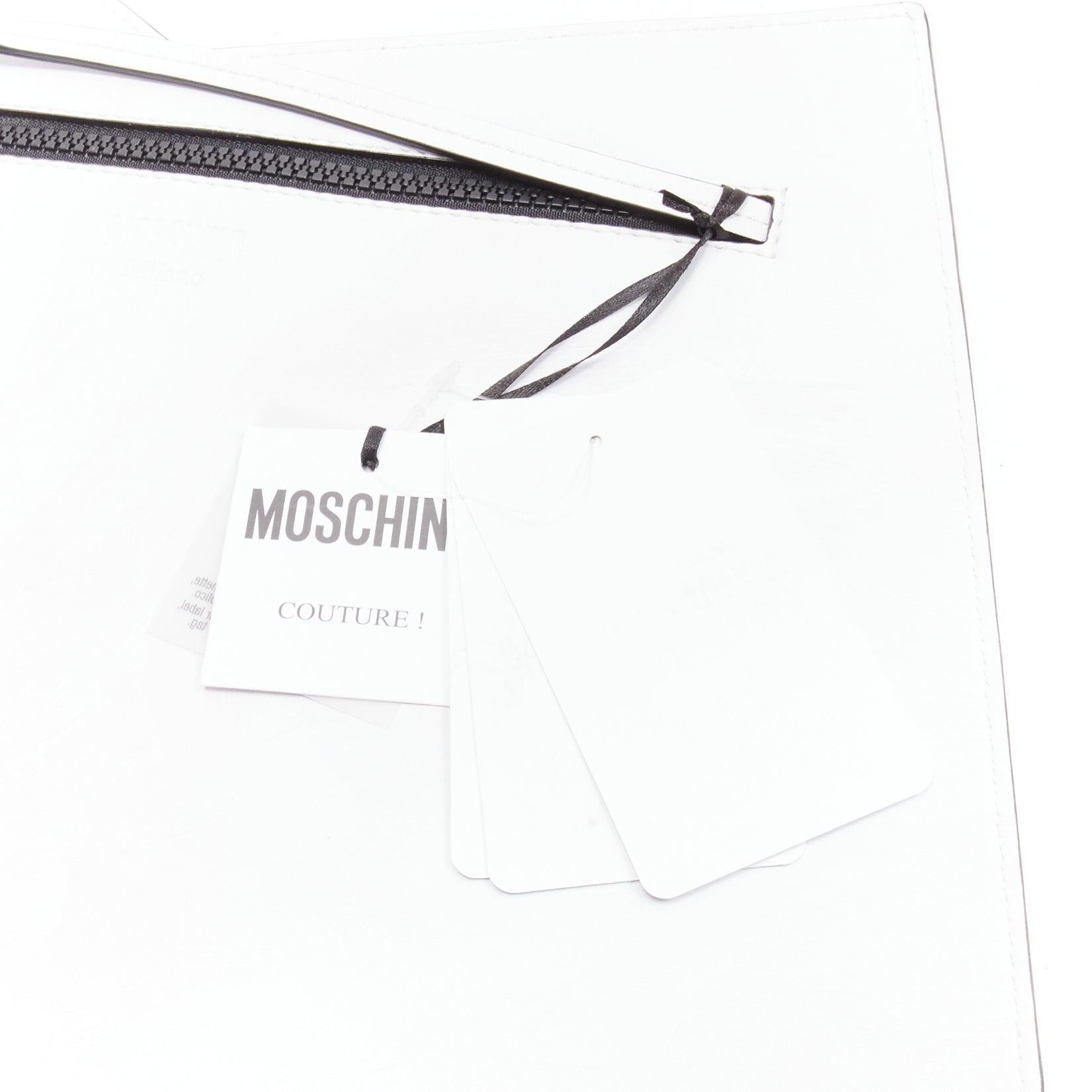 MOSCHINO COUTURE 2020 Runway Picasso Musical Note Score sac pochette en cuir blanc en vente 1