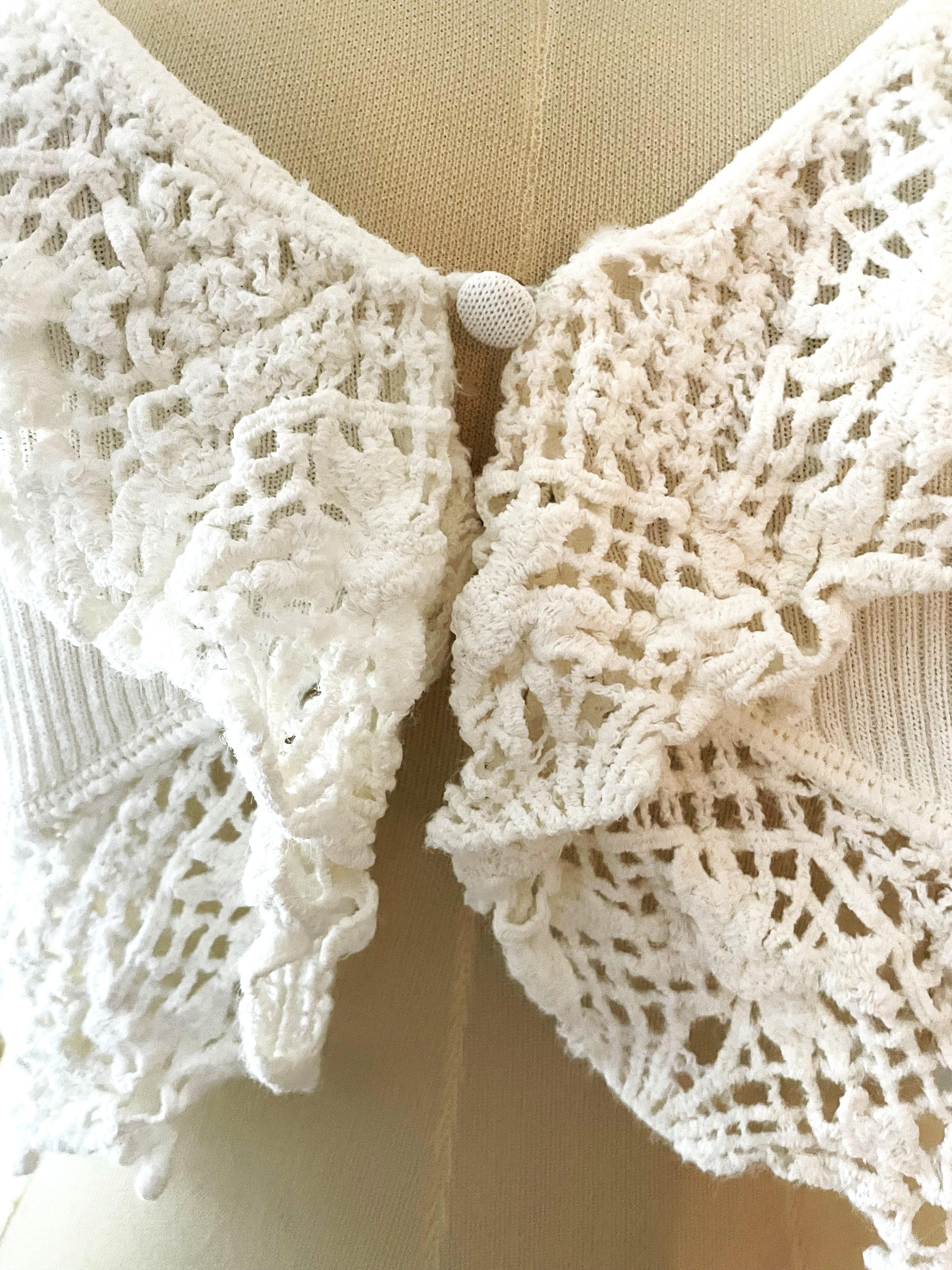 Gilet cardigan Moschino Couture des années 90, blanc crocheté Excellent état - En vente à 'S-HERTOGENBOSCH, NL