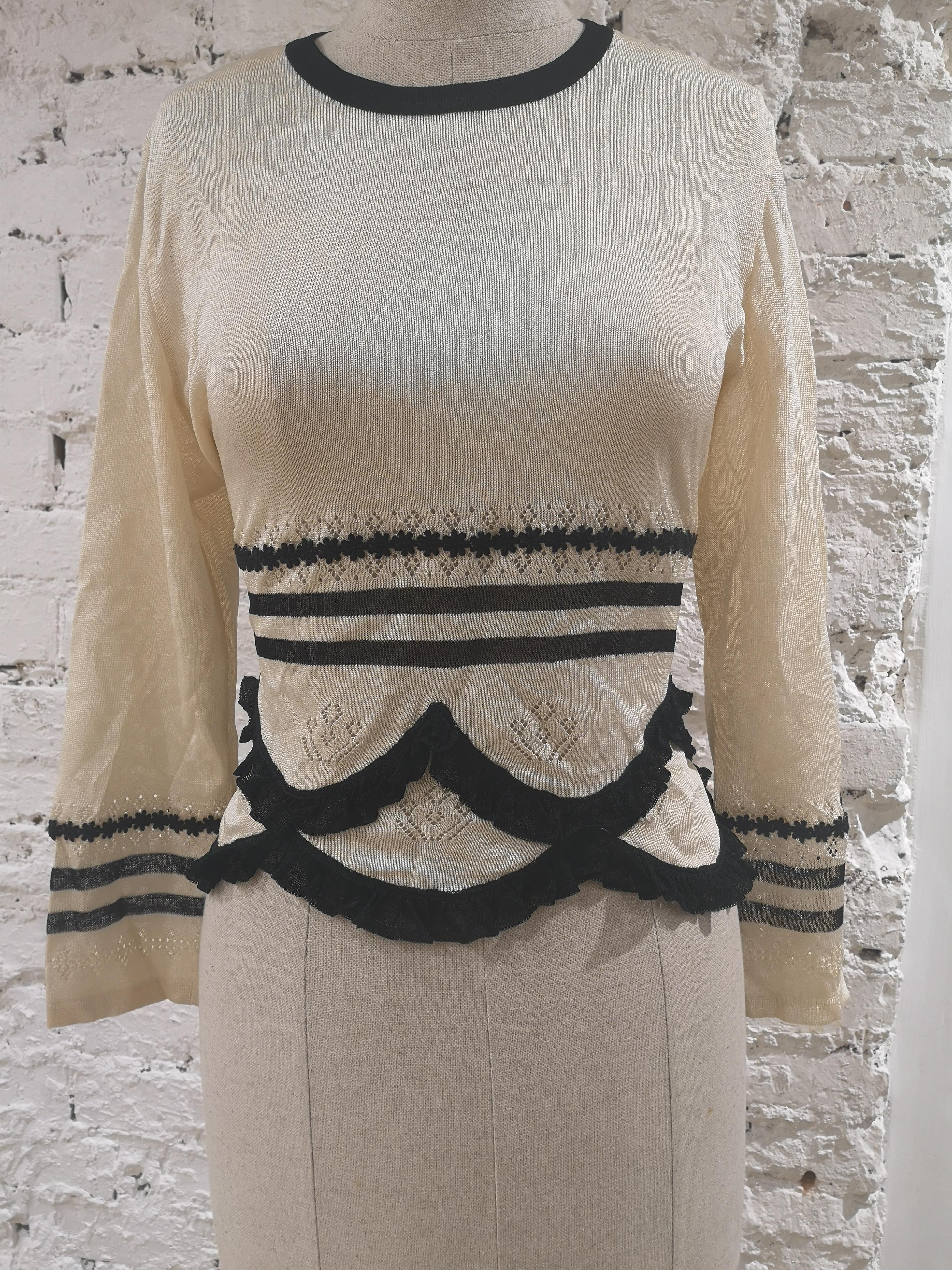 Moschino couture beige and black pull
totally made in italy in size M
composition: rayon