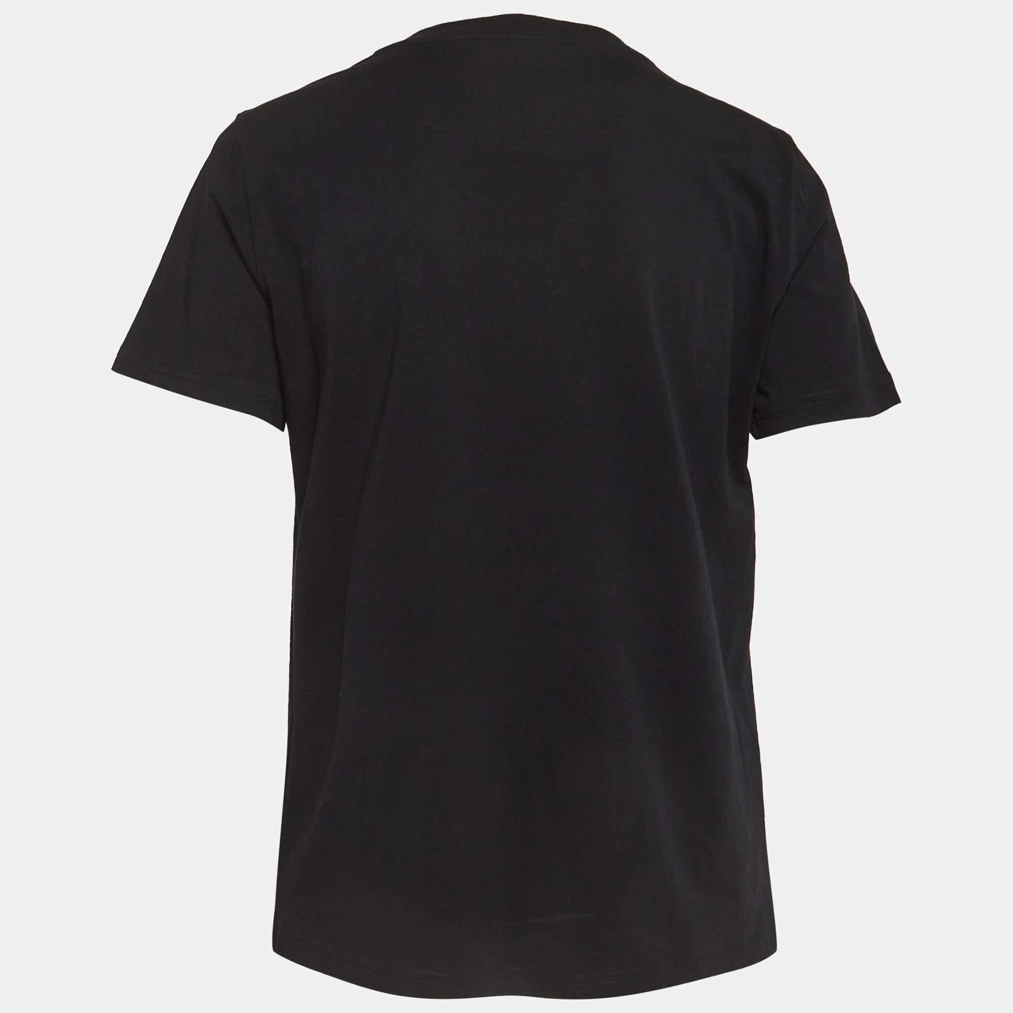 Perfect for casual outings or errands this T shirt is the best piece to feel comfortable and stylish in. It flaunts a catchy shade and a relaxed fit.