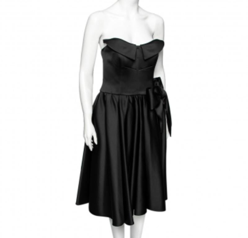 Moschino Couture Black Satin Bow Detail Strapless Pleated Dress M In Excellent Condition For Sale In Dubai, Al Qouz 2