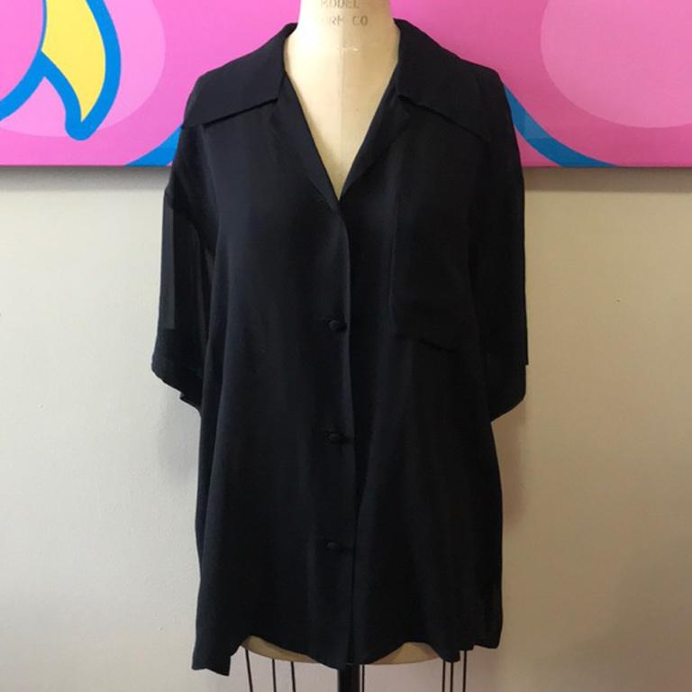Moschino couture black silk crepe no blouse

Unique vintage blouse by Moschino makes a statement ! Sheer ! Pair with black skinny pants and boots for a great look.
Oversized Design.

Size 10
Across chest - 23 1/2 in.
Across waist  - 23 1/2