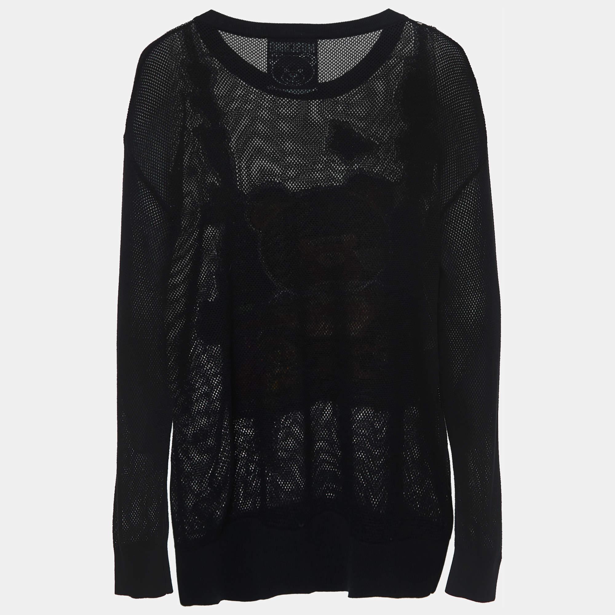 Whether you want to go out on casual outings with friends or just want to lounge around this sweatshirt is a versatile piece and can be styled in many ways. It has been made using high grade materials and the creation will go well with basic denim