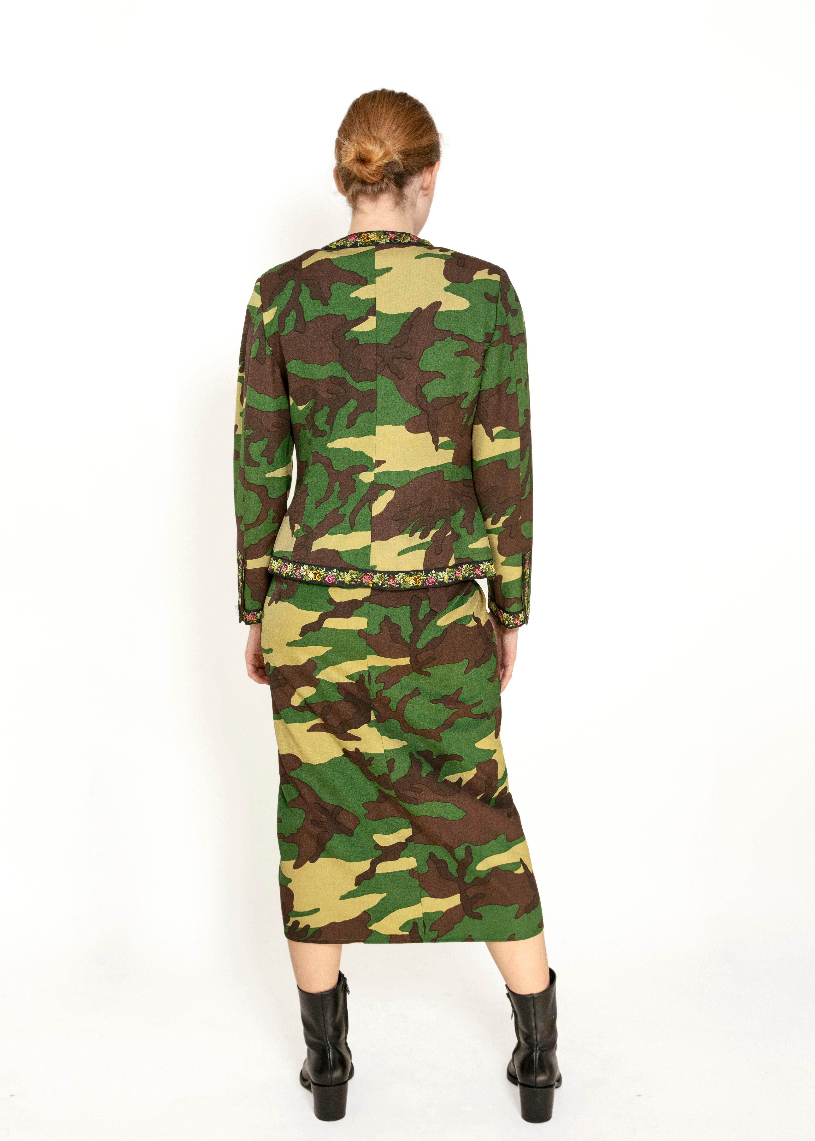 Moschino Couture ensemble 3 pièces jupe, veste et corset camouflage Pour femmes en vente