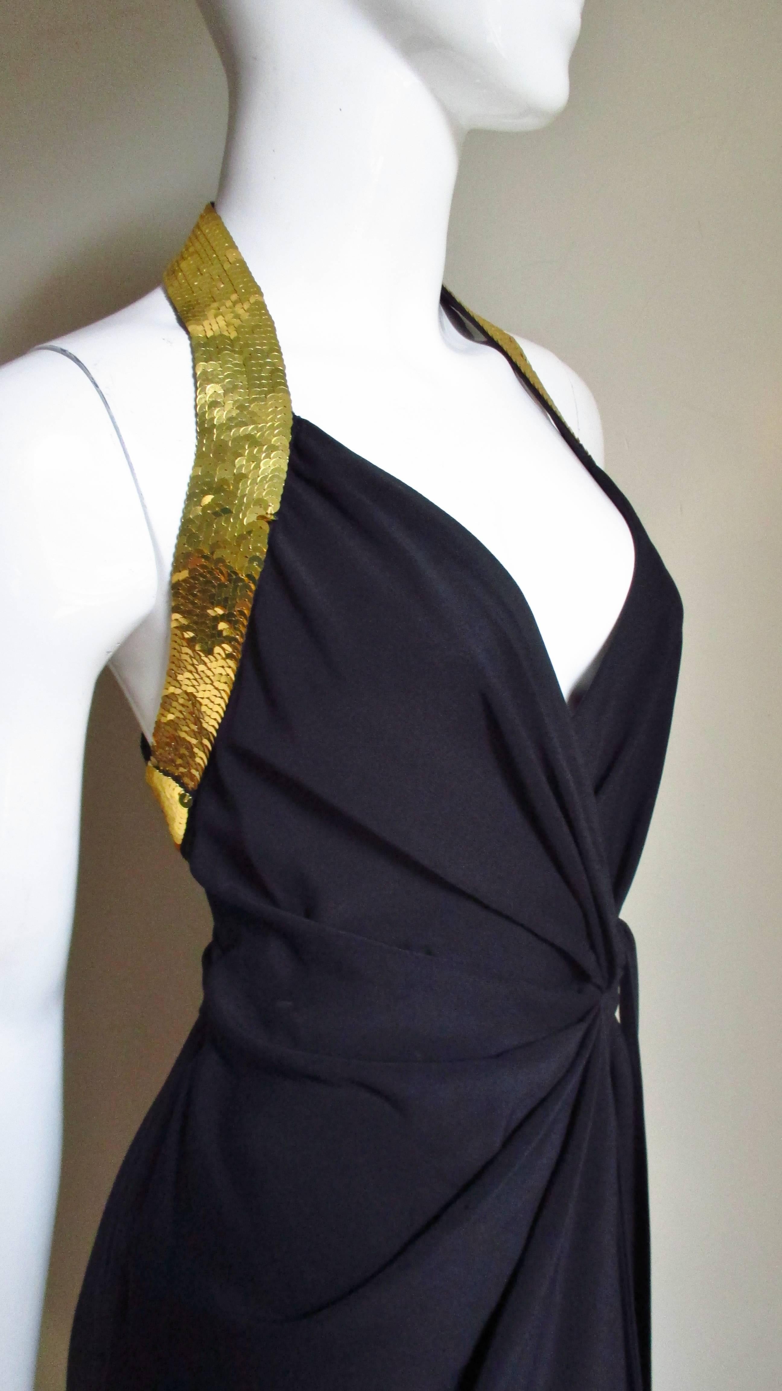 Abito Moschino Couture con segno di pace in paillettes sulla schiena in vendita 5
