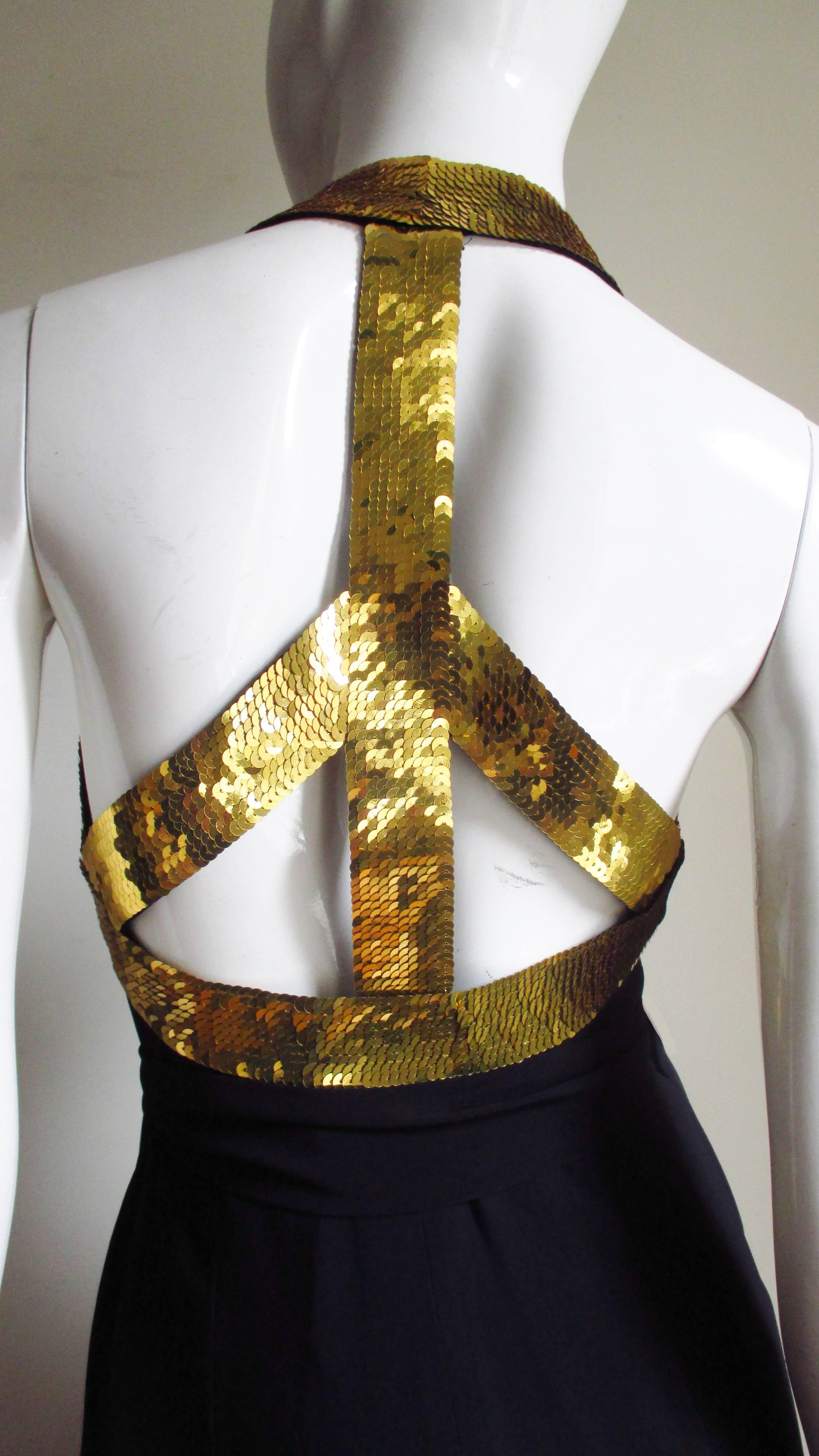 Abito Moschino Couture con segno di pace in paillettes sulla schiena in vendita 8