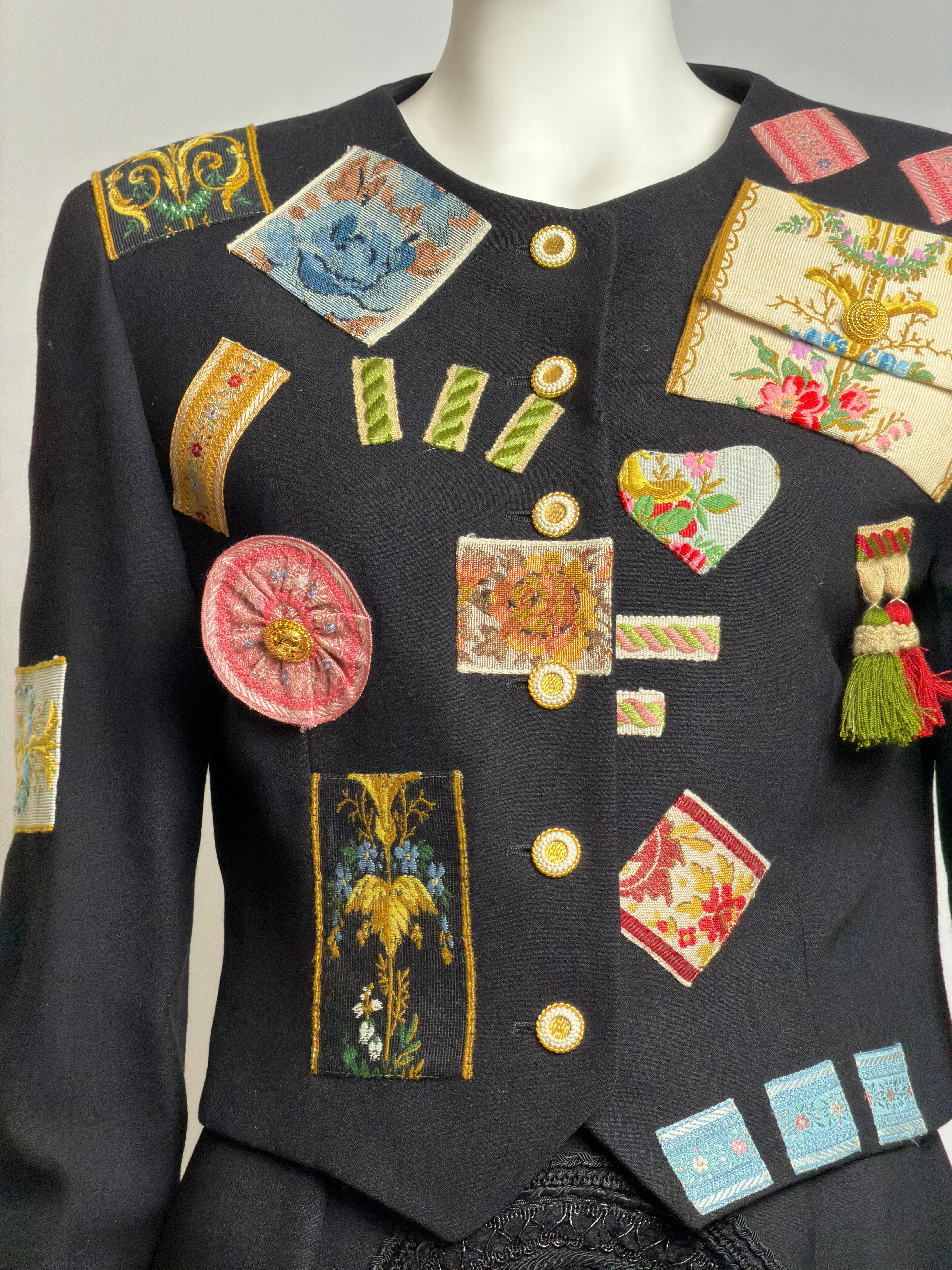 Ensemble veste à patch et jupe point d'interrogation Moschino Couture automne 1988 en vente 3