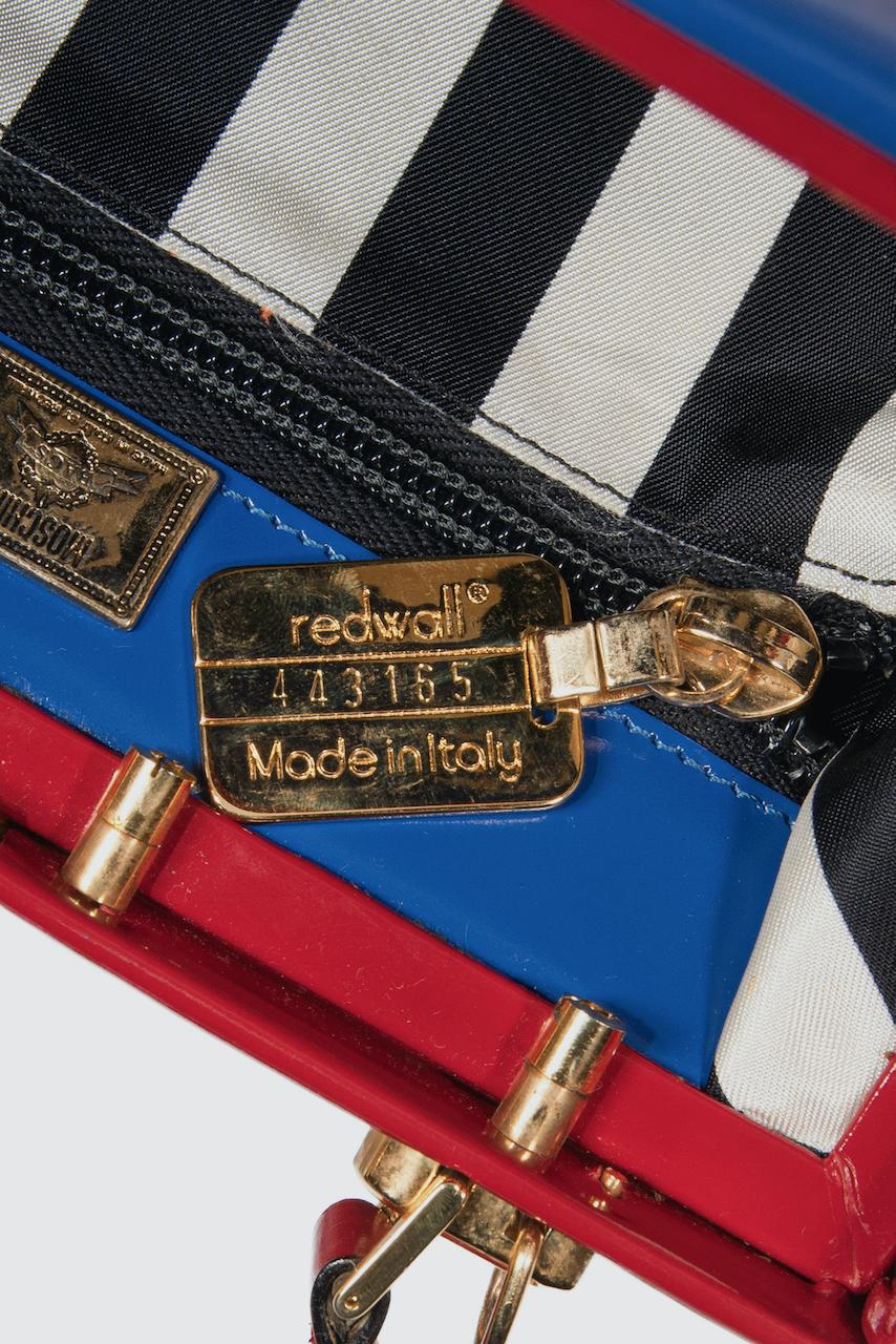MOSCHINO COUTURE S/S 1993 Fleur-de-Lis Appliquéd Blue & Red Top Handle Bag For Sale 11