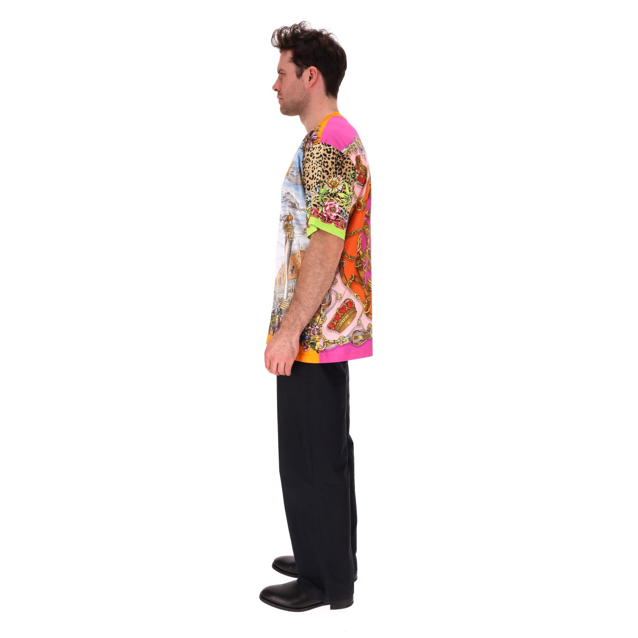 Moschino Couture T-Shirt aus Baumwolle mit Grafikdruck im Zustand „Hervorragend“ im Angebot in London, GB