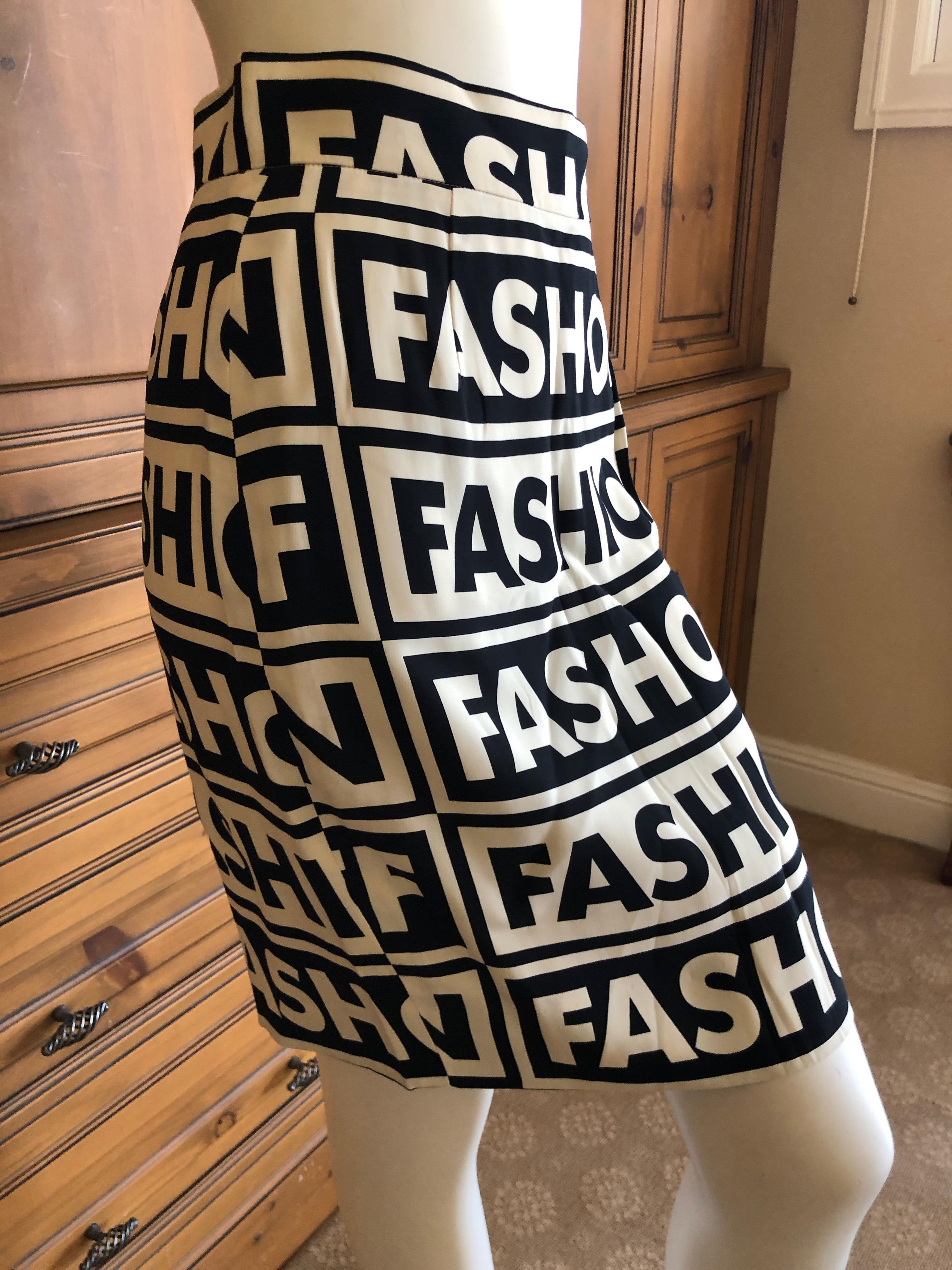 Moschino Couture Iconic 1990 Museum Exhibited Fashion Fashoff Mini Skirt  In Excellent Condition For Sale In Cloverdale, CA