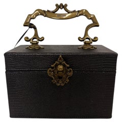 Moschino Couture, Jeremy Scott, negro, bolso tipo caja, con detalles en bronce y herrajes de estilo antiguo