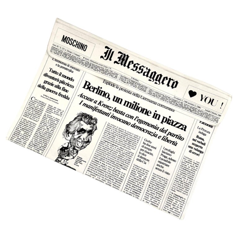 Moschino Couture Jeremy Scott Il Messaggero Stampa Giornale Pochette  Statement su 1stDibs Italia