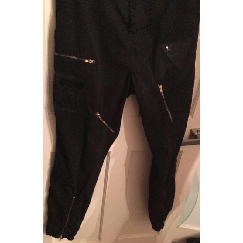 Moschino Couture Jeremy Scott Multi Zip Jogger mit Teddy-Bär-Rubin-Patches 50 IT für Damen oder Herren im Angebot