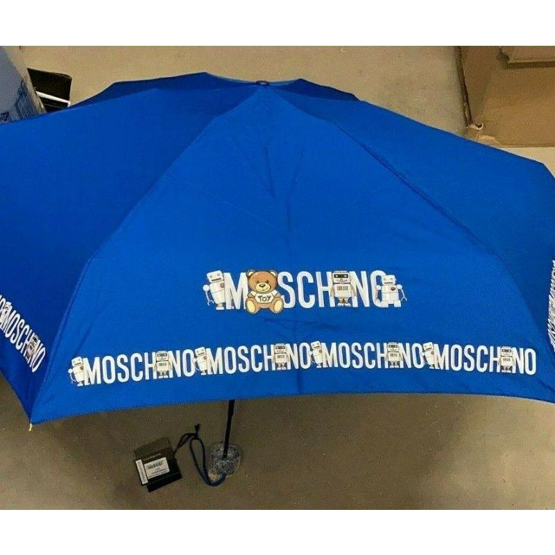 Moschino Couture Jeremy Scott Roboter-Schirm mit blauem Schirm, in einen Teddybären eingelassen (Braun) im Angebot