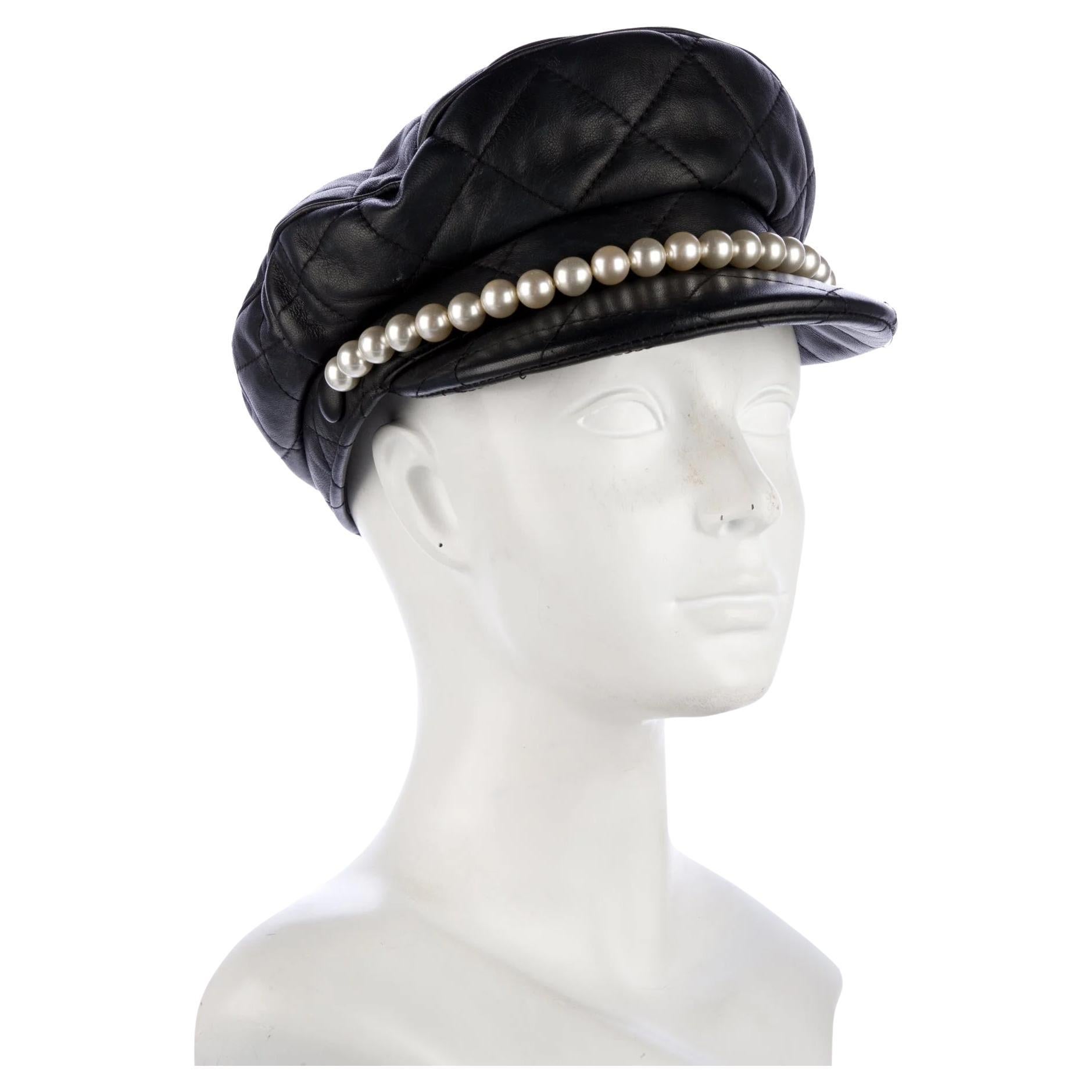 Womens Moschino Couture hat with beaded embellishments at front
Fabric – 100% Leather

Condition – very good, moderate discoloration at interior

........Additional information ........

- Photo might be slightly different from actual item in terms