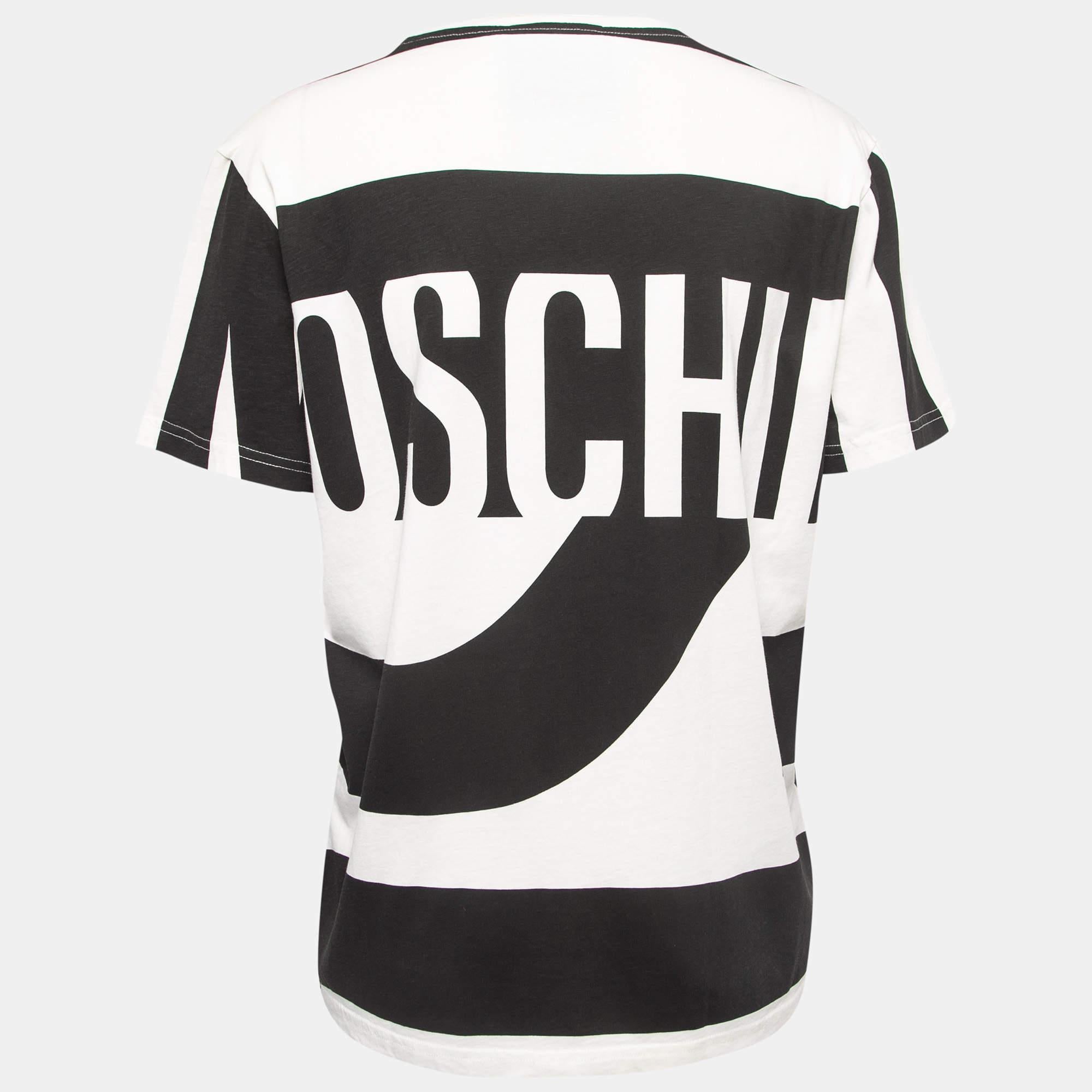 Consigue la comodidad y el estilo casual adecuados con esta camiseta de diseño. Diseñada para ser fiable y duradera, la creación tiene un escote sencillo y detalles de la firma.