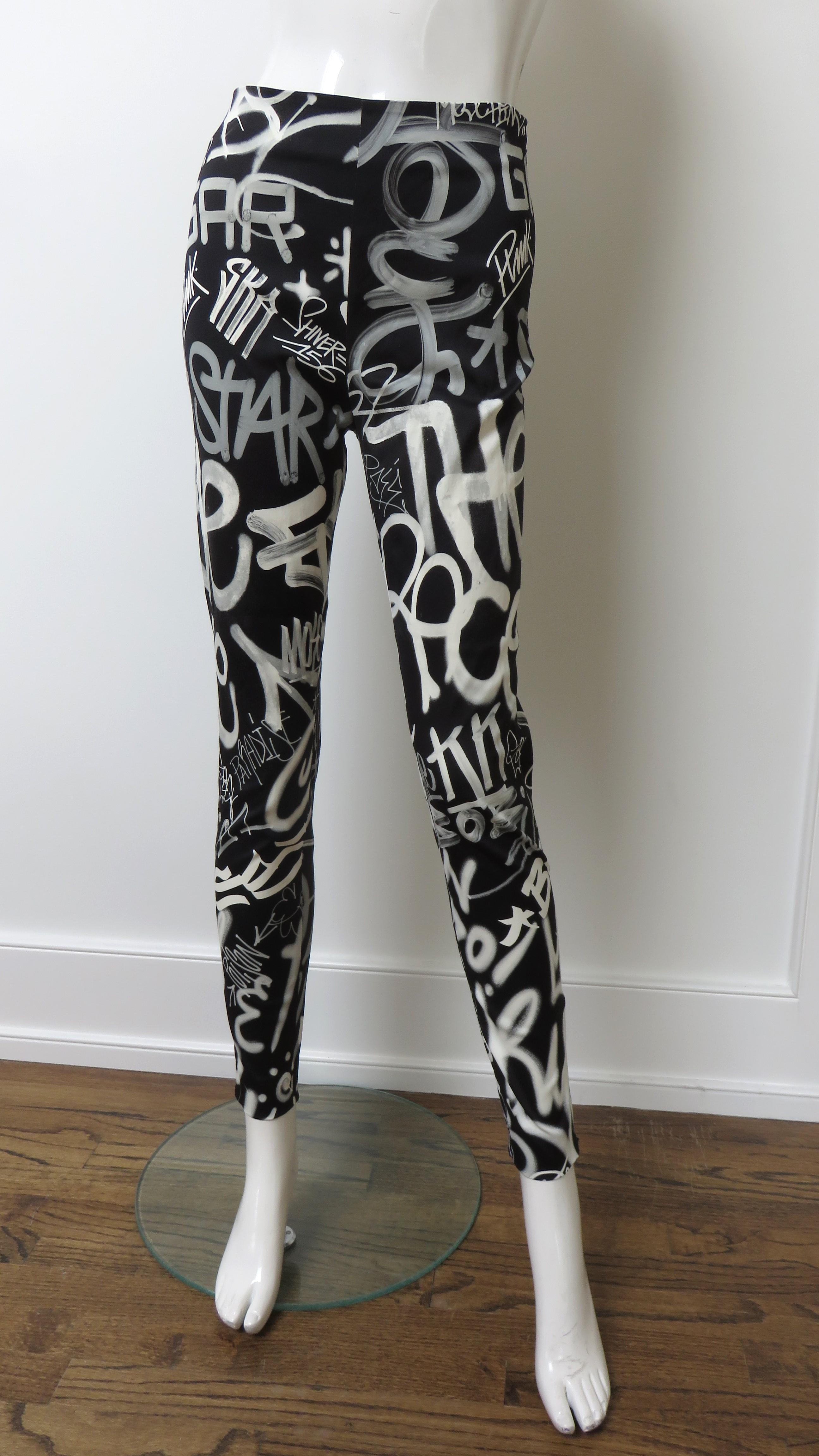 Donna Pantaloni Leggings Moschino Couture New Graffiti in vendita