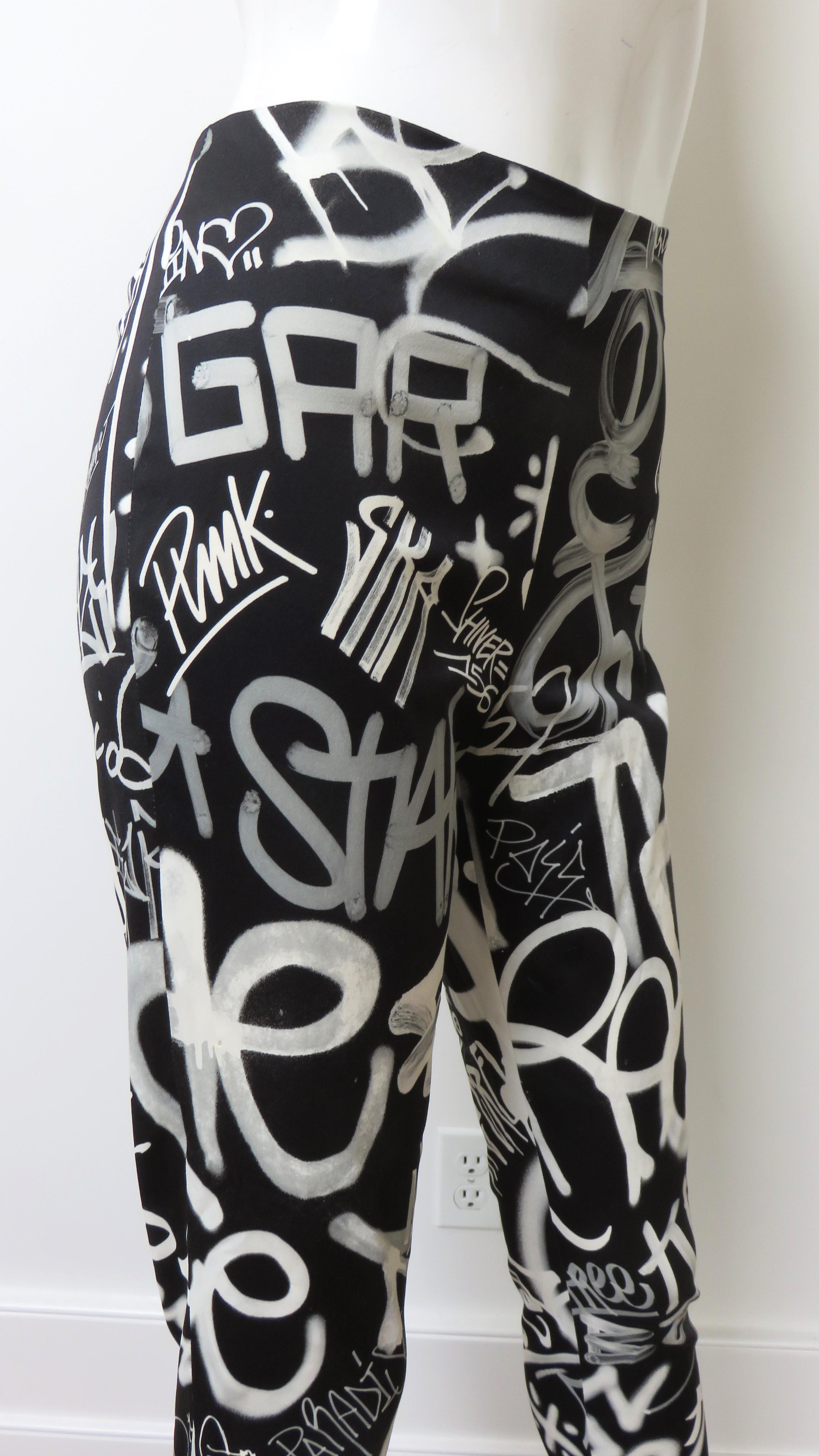 Pantaloni Leggings Moschino Couture New Graffiti in vendita 1