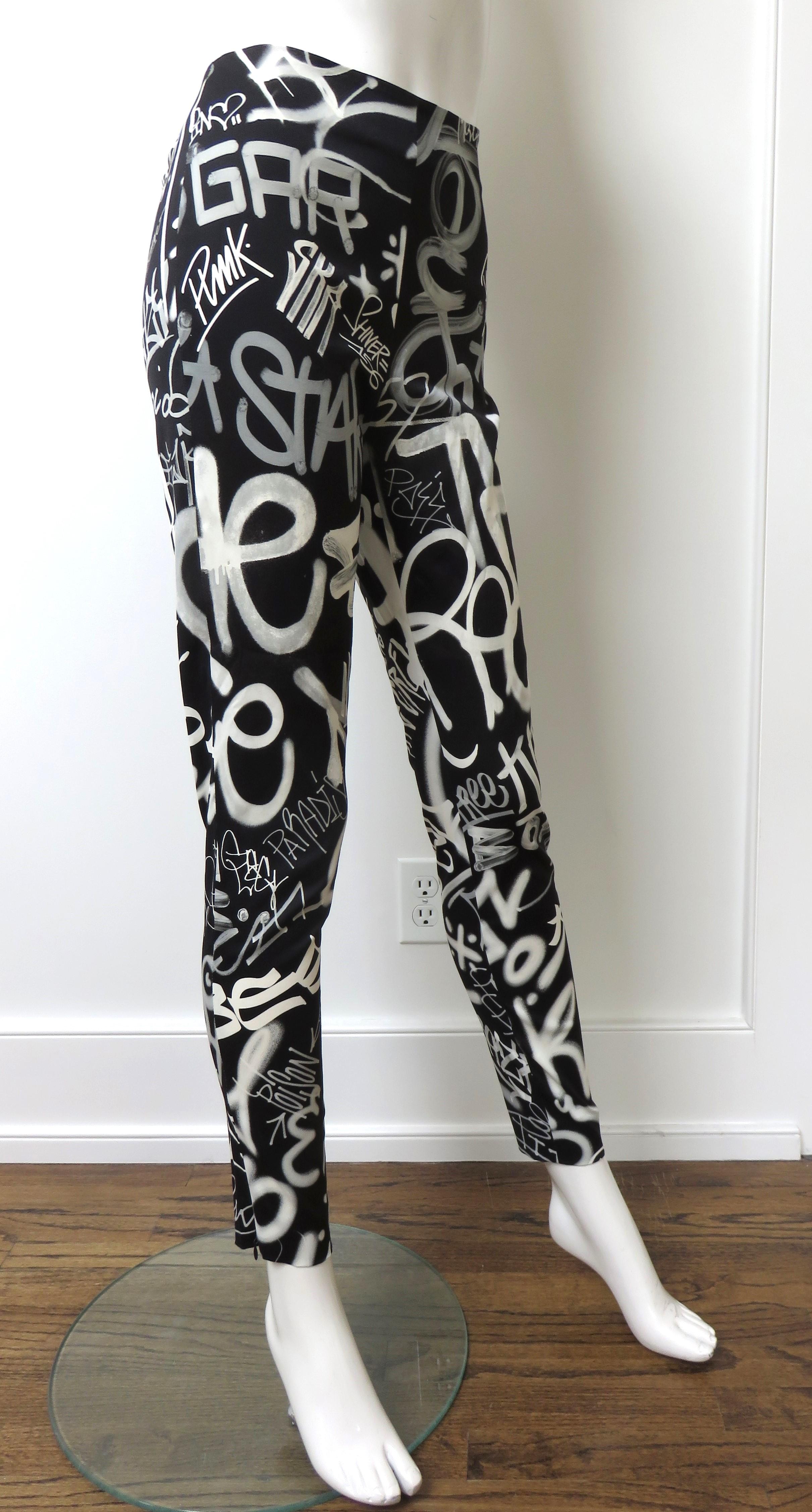 Pantaloni Leggings Moschino Couture New Graffiti in vendita 2