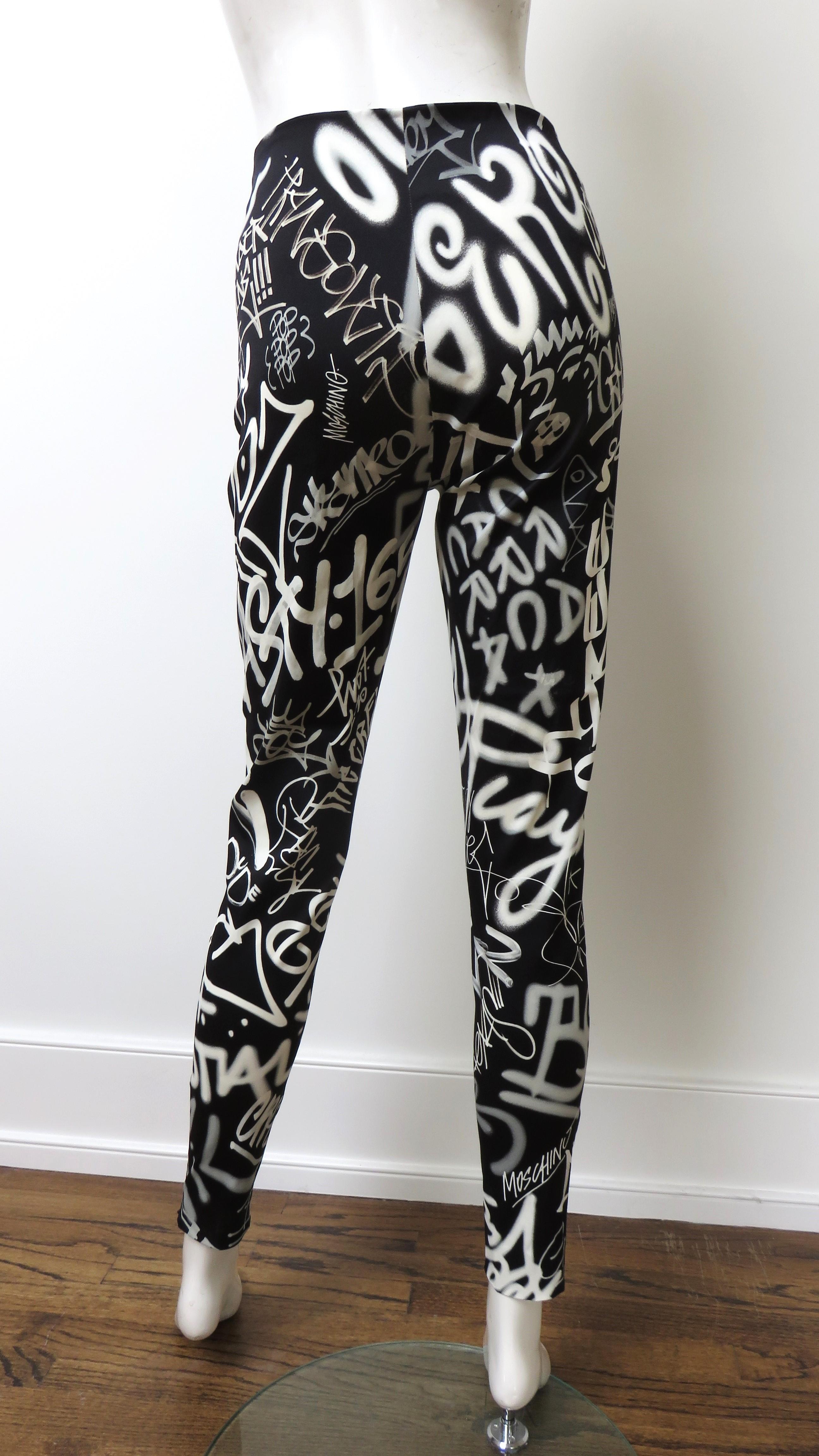 Pantaloni Leggings Moschino Couture New Graffiti in vendita 3