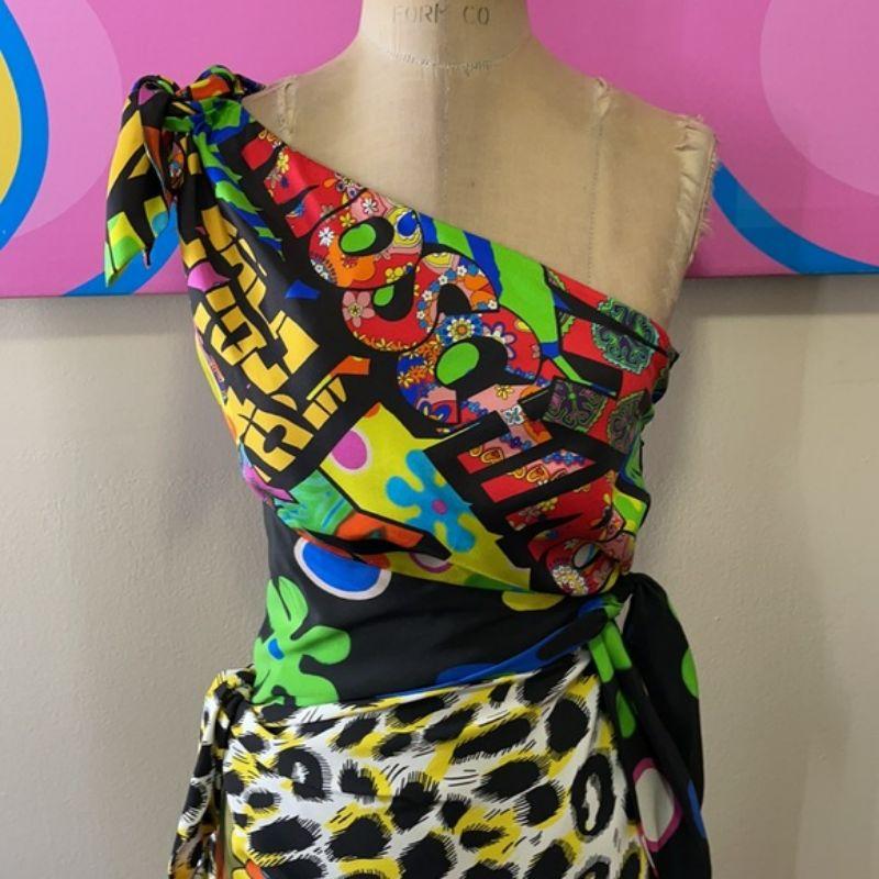 Moschino couture one shoulder silk flower graffiti dress

Summer and vacation dressing shins wearing this silk one shoulder dress by Moschino Couture. Nice and sexy and perfect for date night. Runs small too small for the size 4 mannequin it is on. 