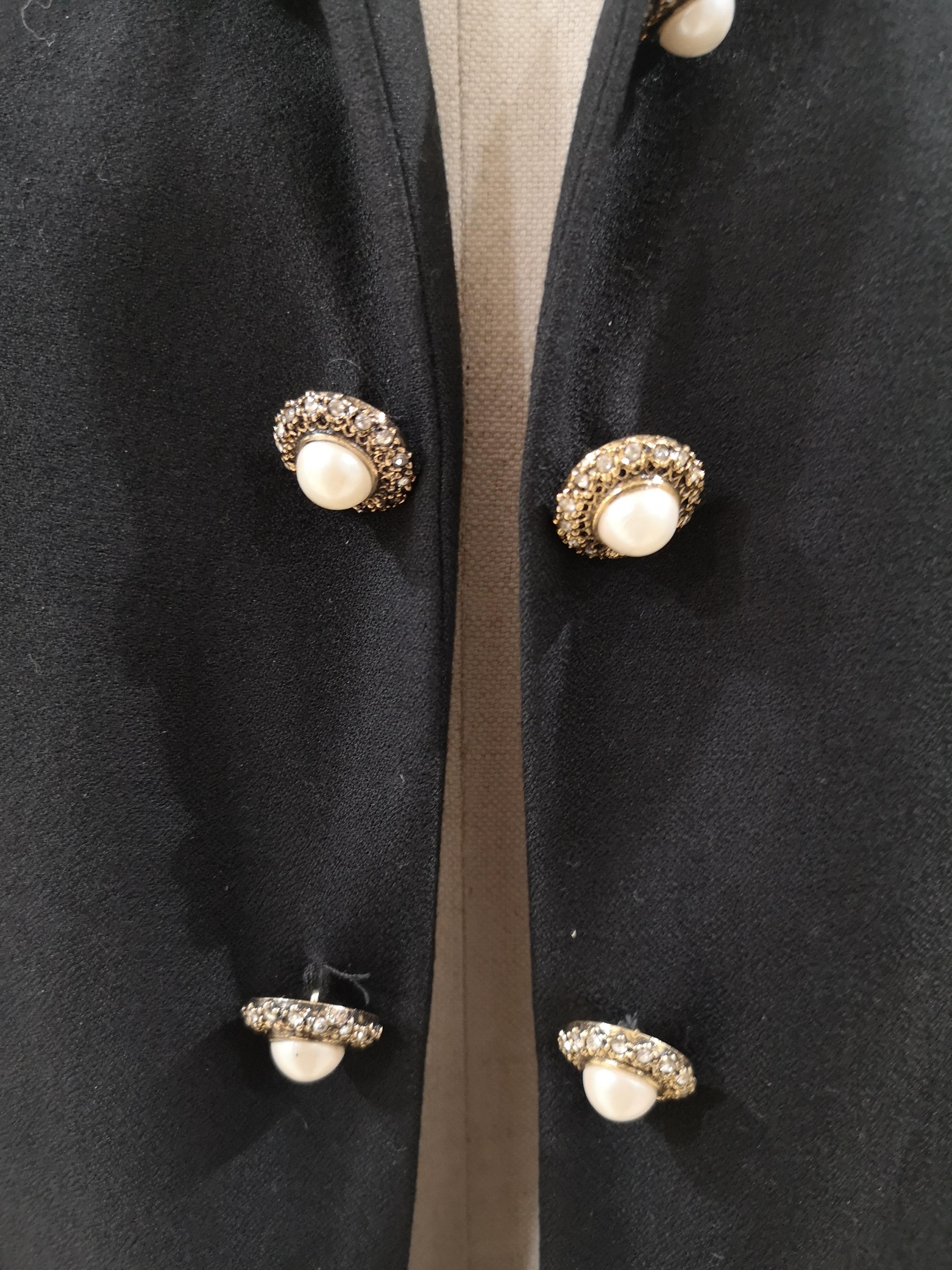 Moschino Couture Peace and Pearls black jacket
Black jacket embellished with swarovski stones around the buttons
on the back peace and pearls, peace symbol made of white pearls
totally made in italy in size 48
total lenght 45 cm
shoulder to hem 60 cm