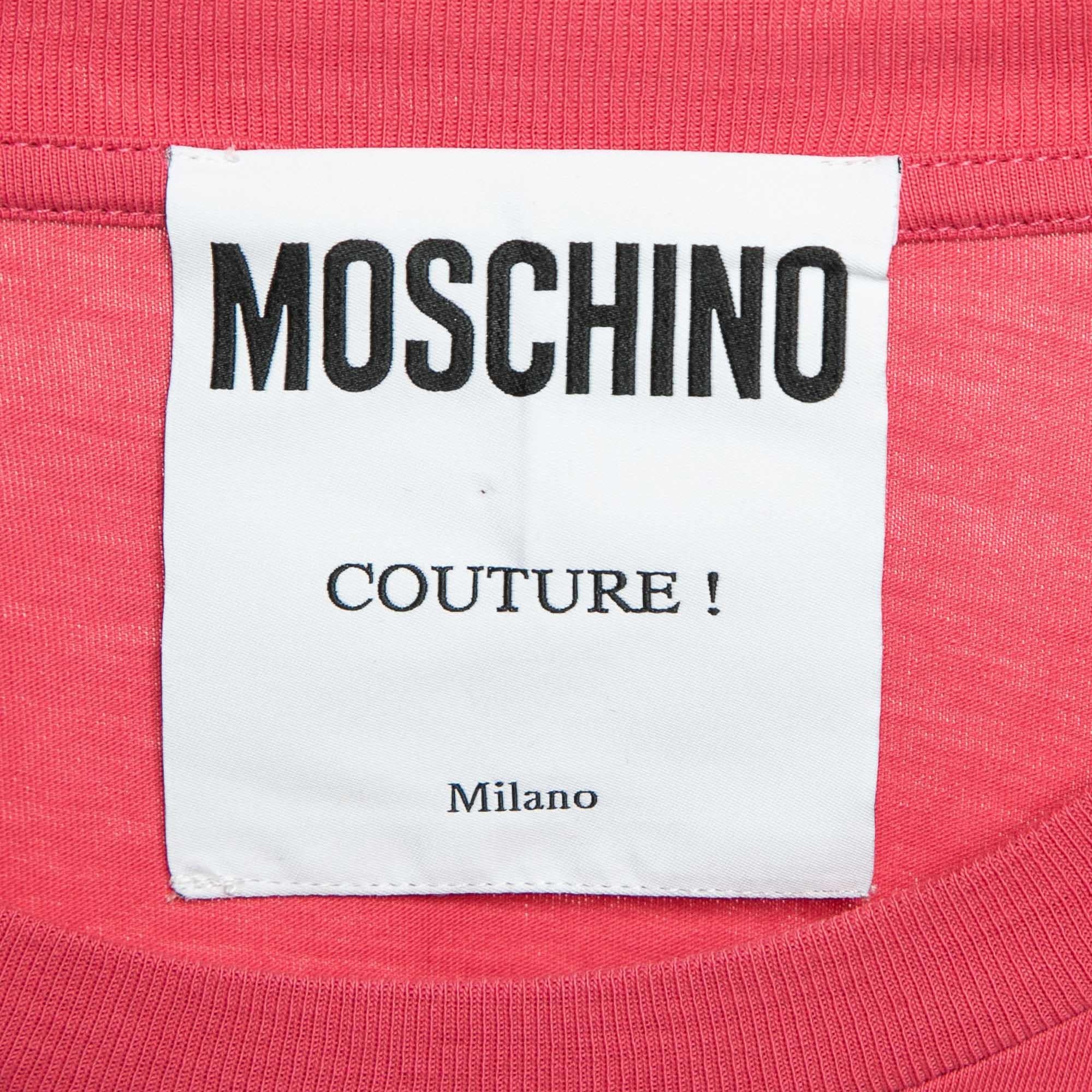 Moschino Couture Camiseta de punto con aplique de logotipo rosa M en Excelente estado para la venta en Dubai, Al Qouz 2