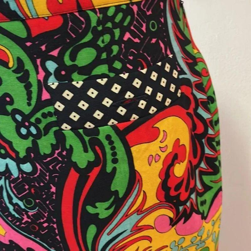 Moschino couture pink paisley wool pencil skirt

Be retro cool wearing this vintage skirt by Moschino Couture. Pair with black tights, ankle boots and turtlneck sweater for a finished look. Missing the two buttons at the pockets. I suggest replacing