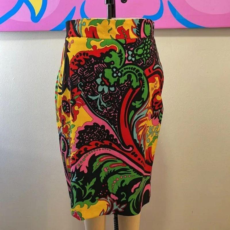 Moschino Couture Pink Paisley Wool Pencil Skirt In Fair Condition For Sale In Los Angeles, CA