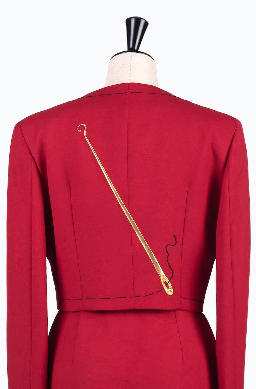 A/W 1990-91 MOSCHINO COUTURE Red Needle Motif Huge Buttons Jacket & Skirt Suit In Excellent Condition For Sale In Munich, DE