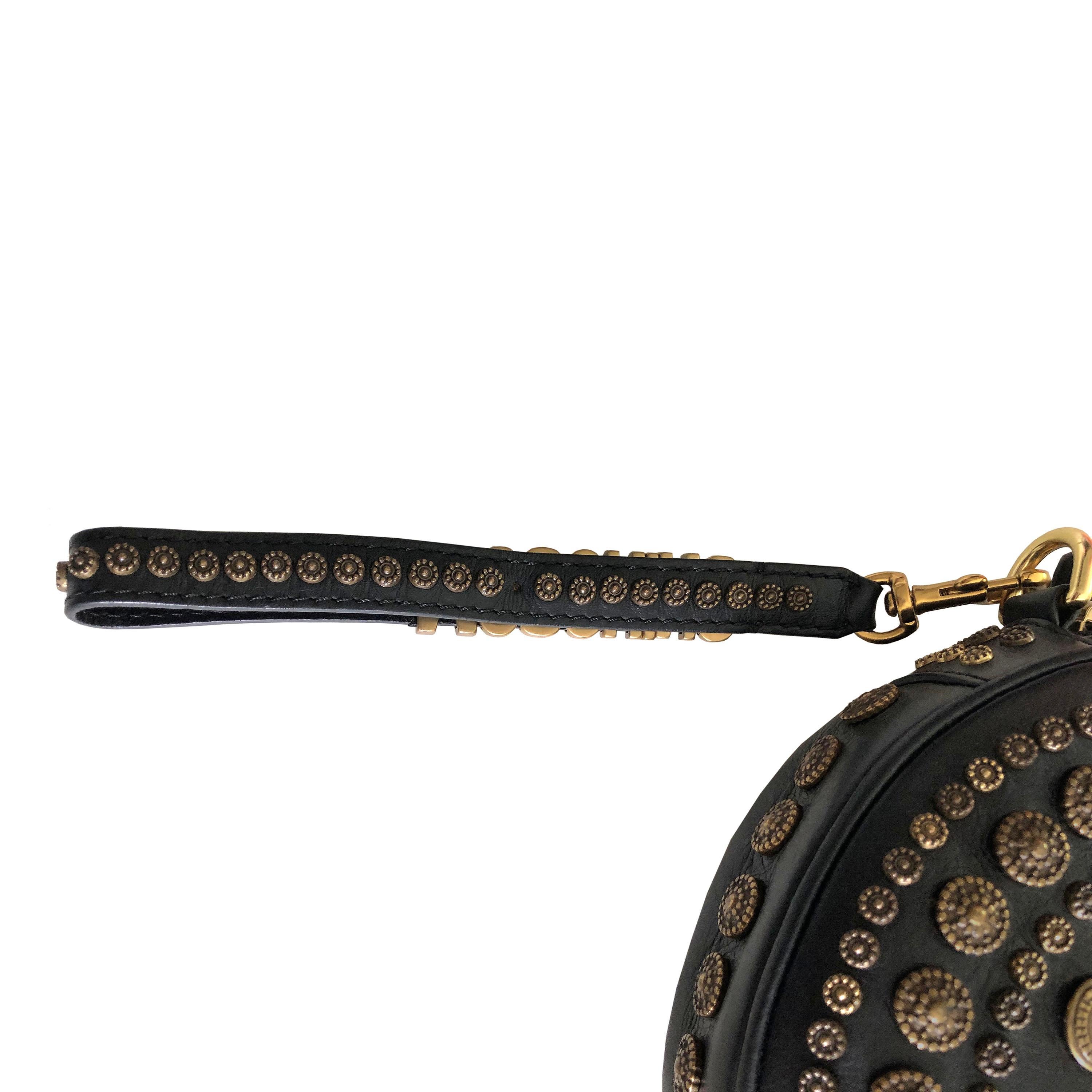 Moschino Couture - Bolso Redondo de Piel + Medallones Florales de Bronce Bruñido en venta 3