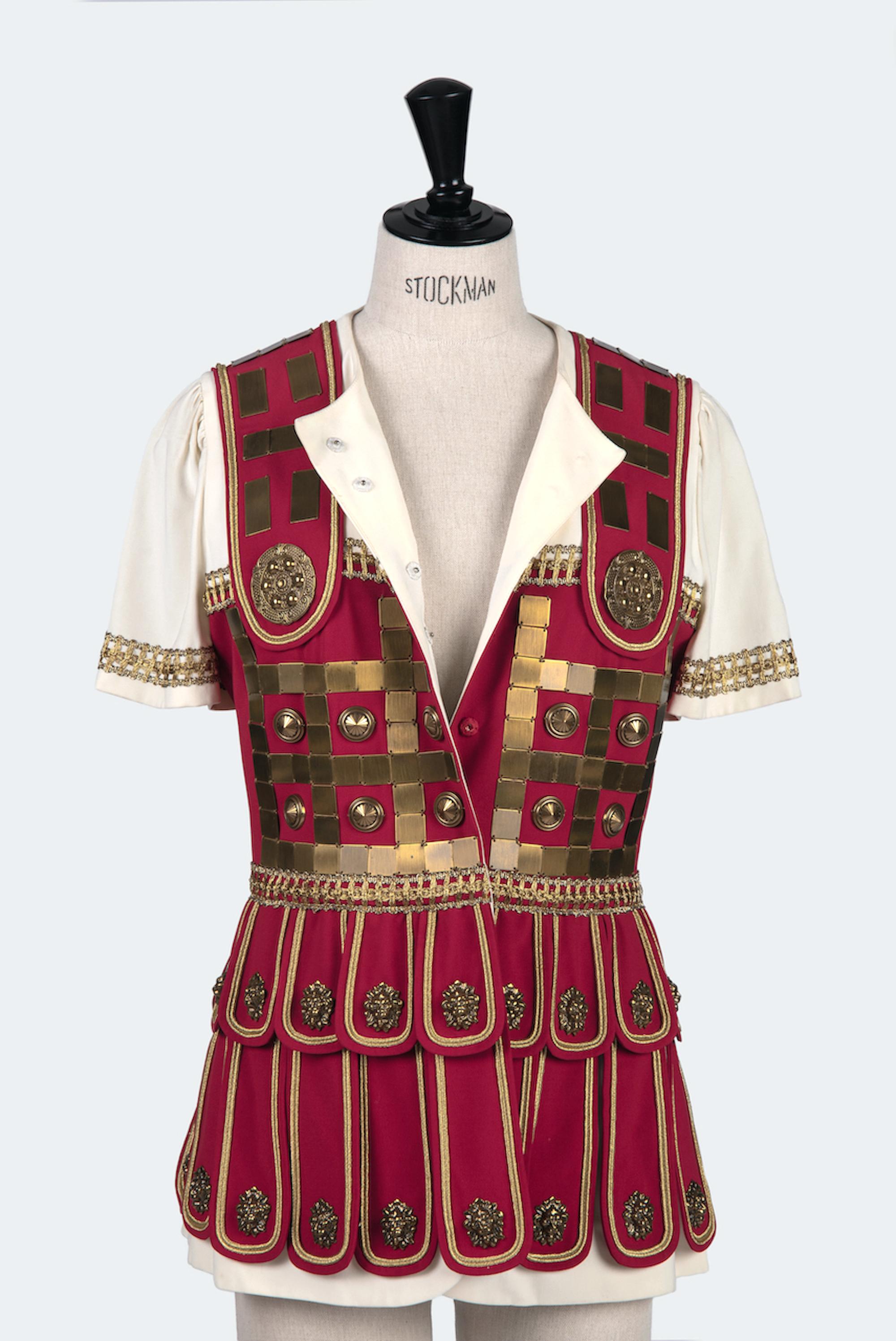 S/S 1994 MOSCHINO COUTURE Roman Centurion Red White Brass Metal Ornaments Jacket In Excellent Condition For Sale In Munich, DE