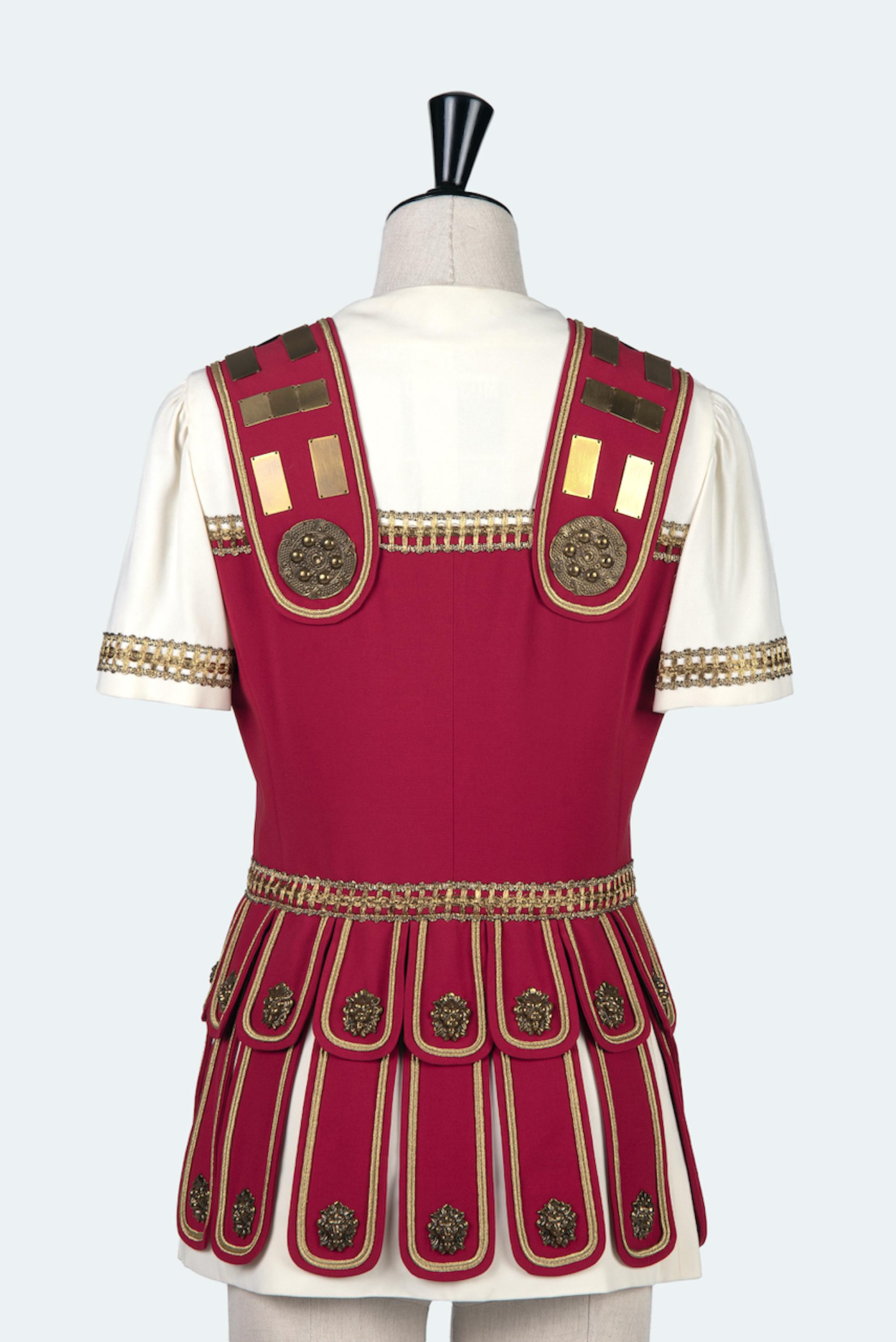 Marron MOSCHINO COUTURE - Veste ornée d'ornements en laiton rouge et blanc Centurion romain, P/E 1994 en vente