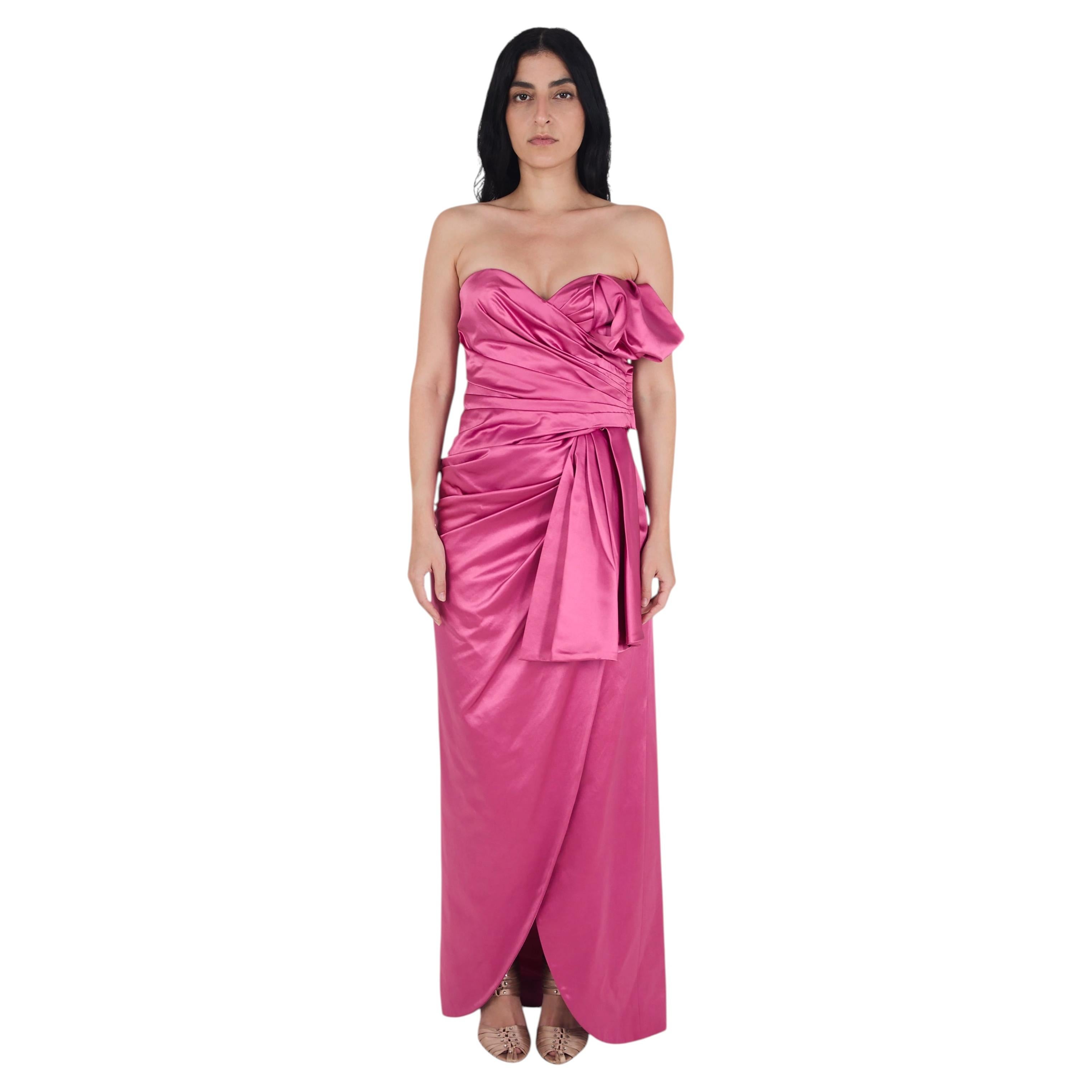 Moschino Couture, collection Barbie printemps-été 2015 : robe longue en satin rose en vente