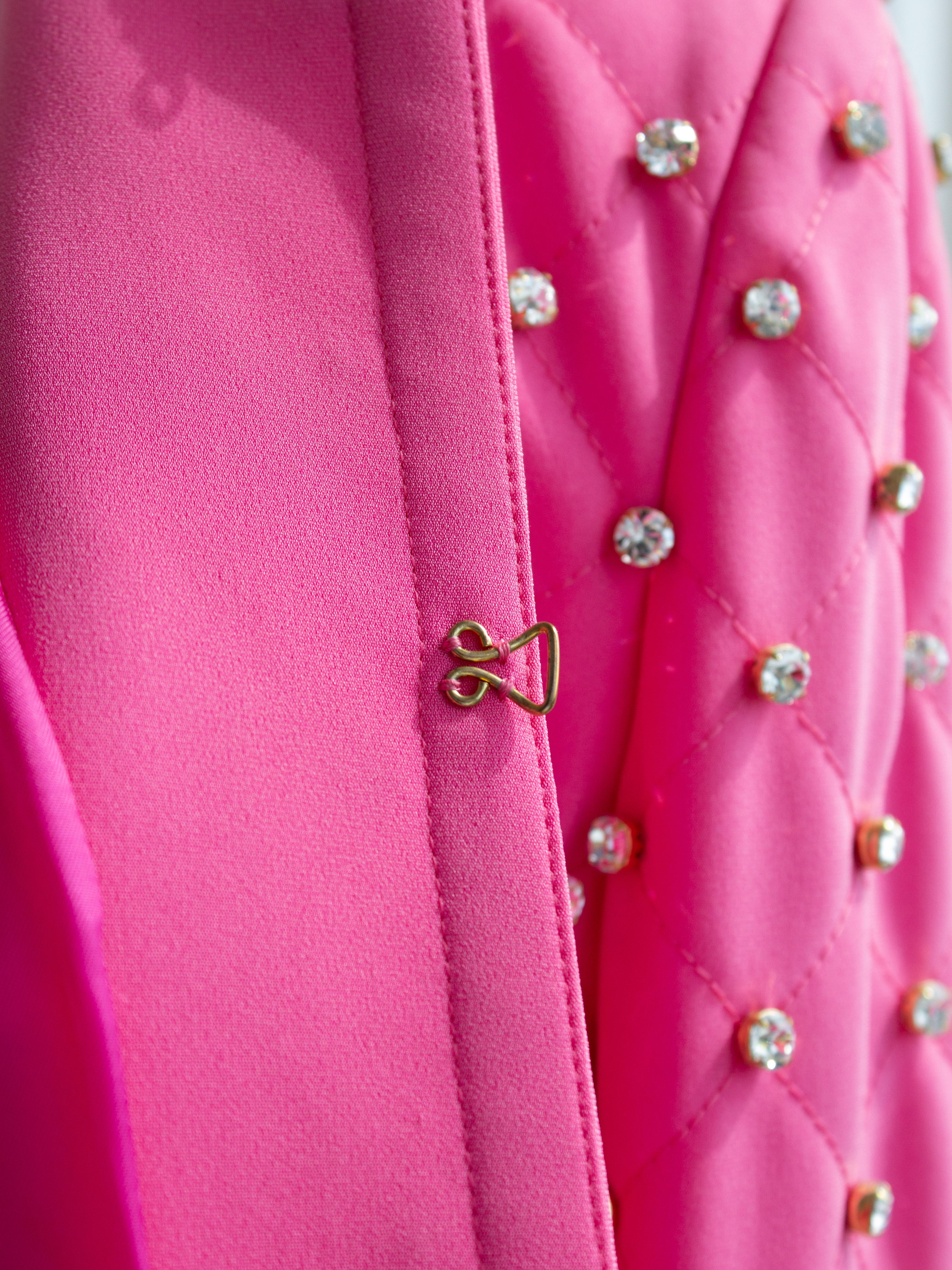Moschino Couture F/S 2015 Barbie Rosa Jacke mit Kristallverzierung und Strasssteinen in Rosa im Angebot 9