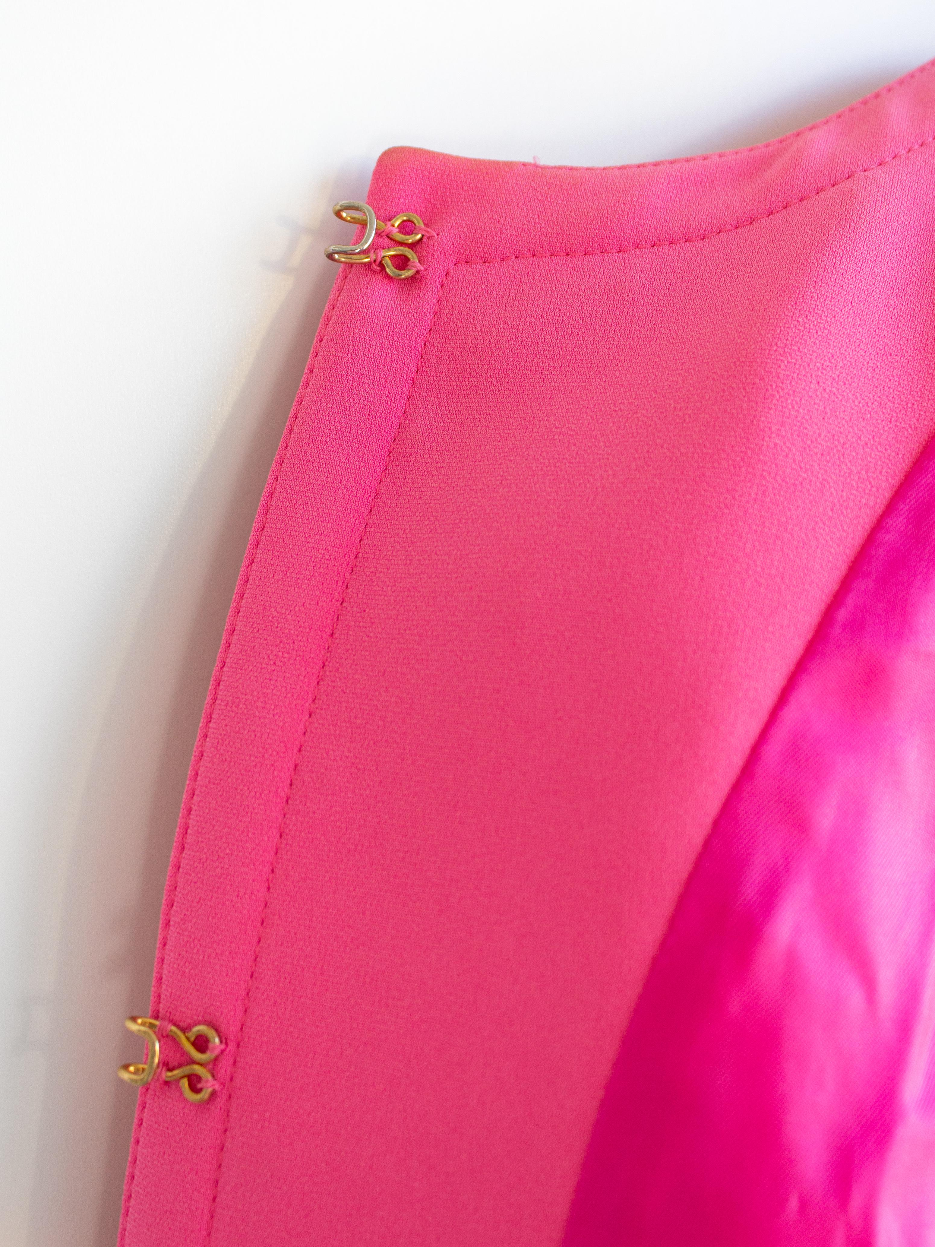 Moschino Couture F/S 2015 Barbie Rosa Jacke mit Kristallverzierung und Strasssteinen in Rosa im Angebot 9