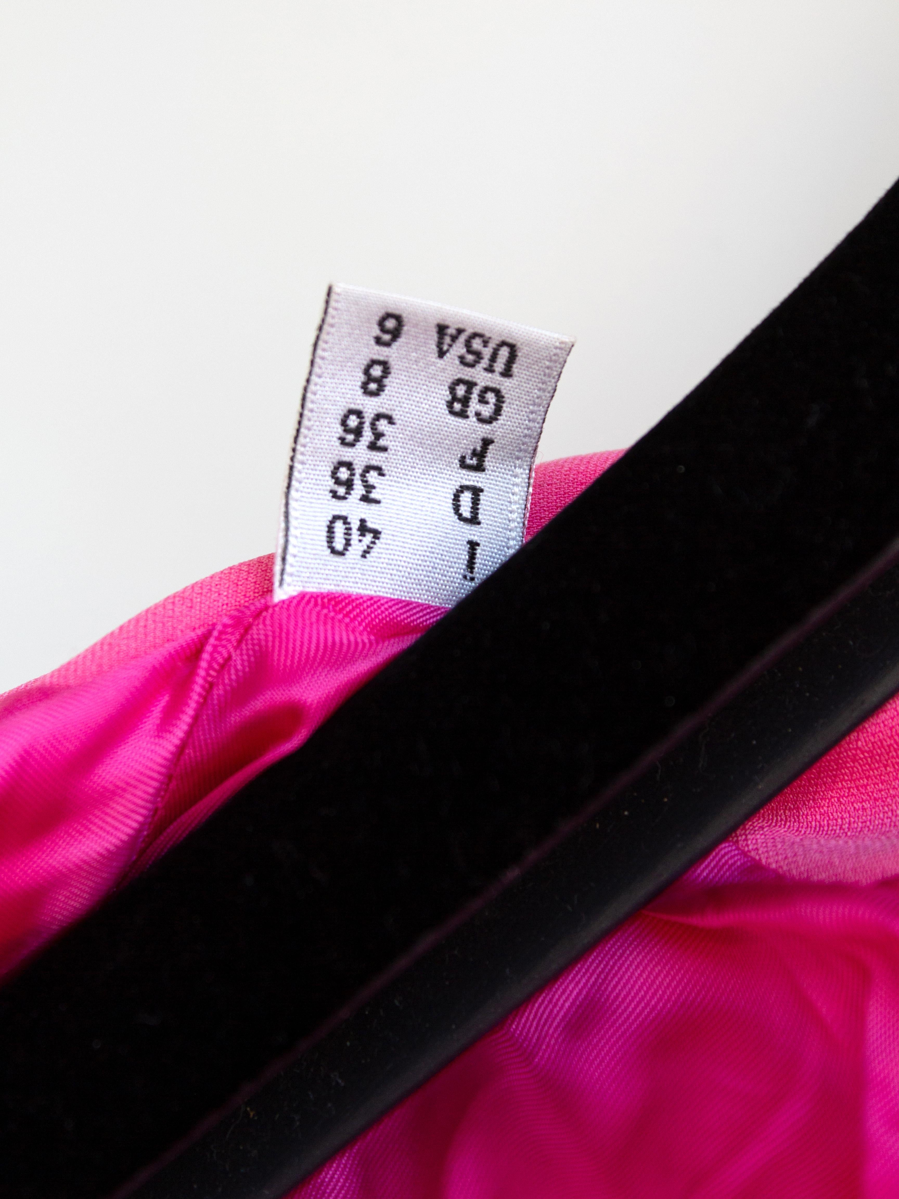 Moschino Couture F/S 2015 Barbie Rosa Jacke mit Kristallverzierung und Strasssteinen in Rosa im Angebot 12