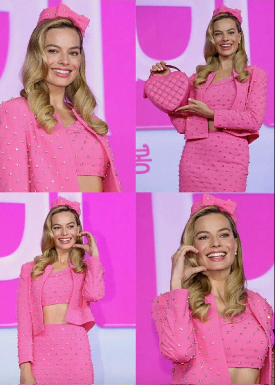 Moschino Couture F/S 2015 Barbie Rosa Jacke mit Kristallverzierung und Strasssteinen in Rosa im Zustand „Hervorragend“ im Angebot in Jersey City, NJ