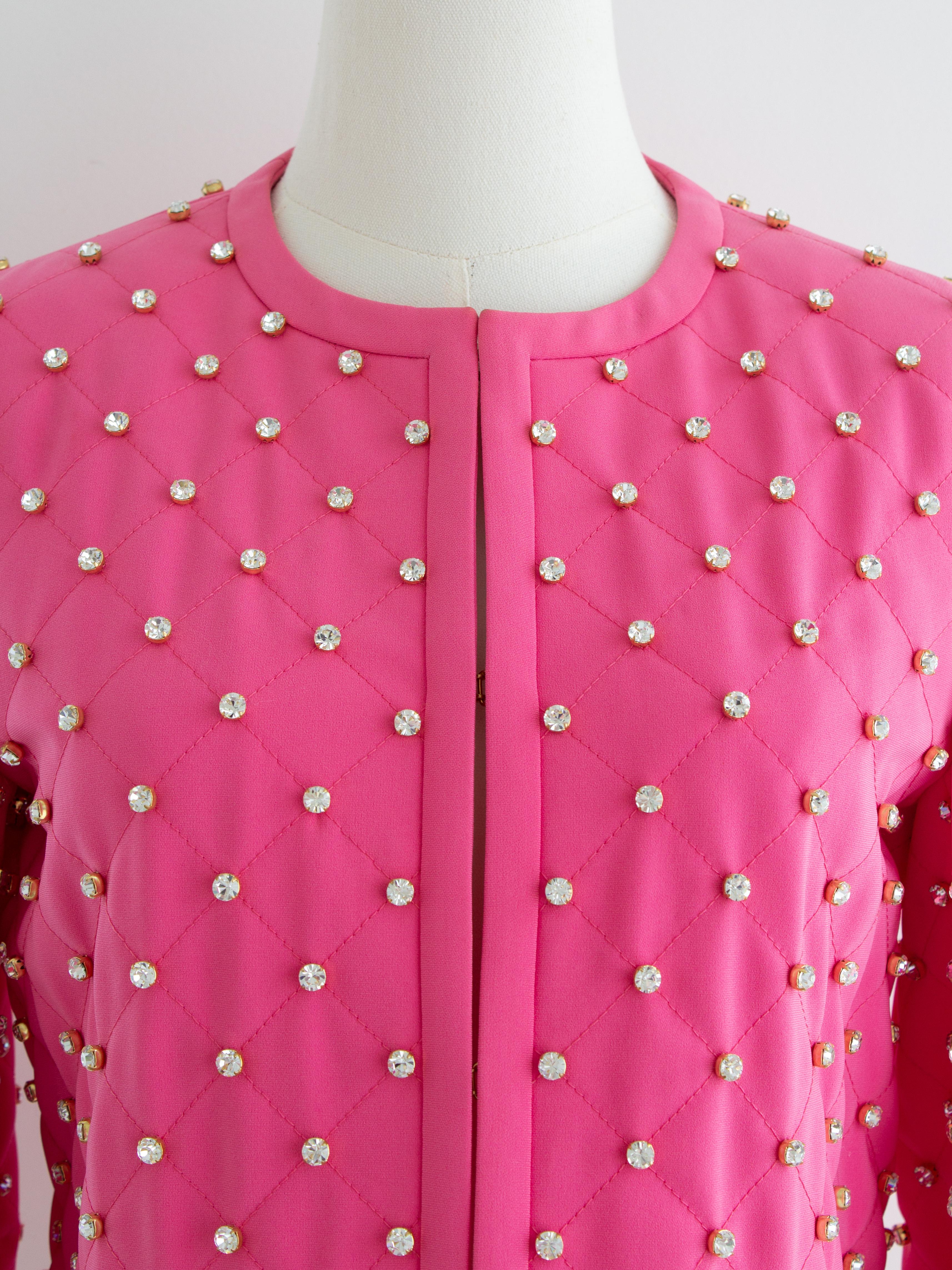 Moschino Couture F/S 2015 Barbie Rosa Jacke mit Kristallverzierung und Strasssteinen in Rosa im Angebot 1