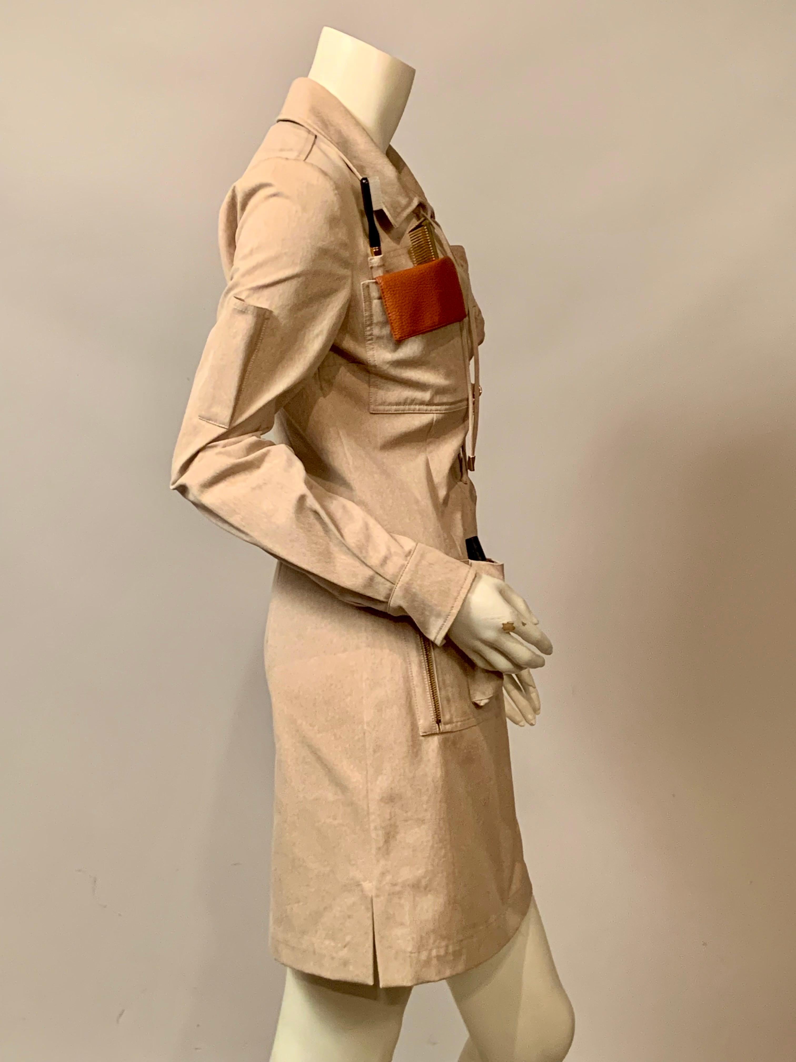 La robe Safari de Moschino Couture se moque de la veste Safari iconique d'YSL en vente 6