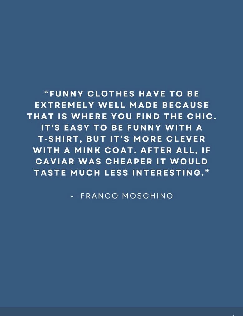 La robe Safari de Moschino Couture se moque de la veste Safari iconique d'YSL en vente 7