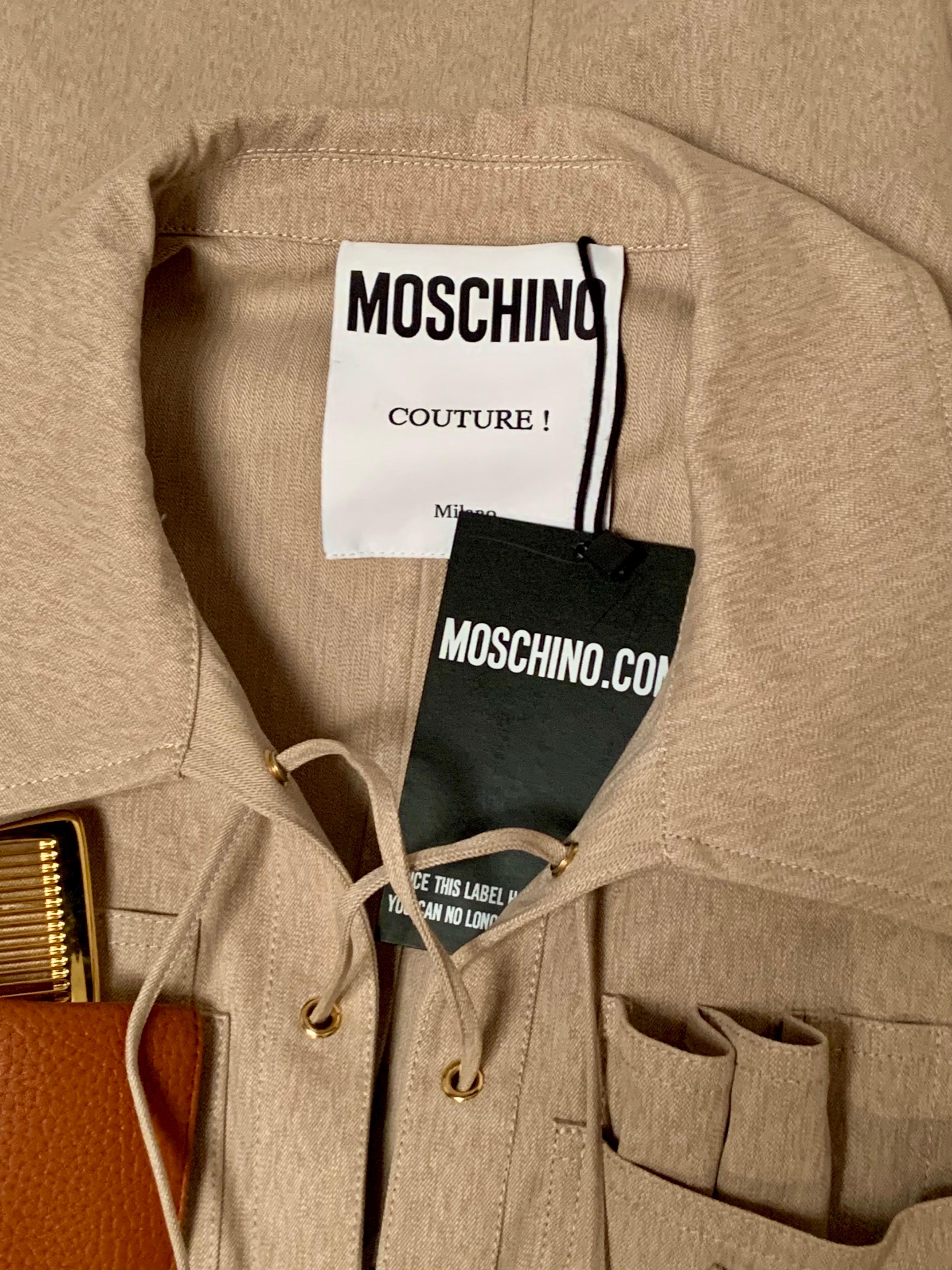 La robe Safari de Moschino Couture se moque de la veste Safari iconique d'YSL en vente 8